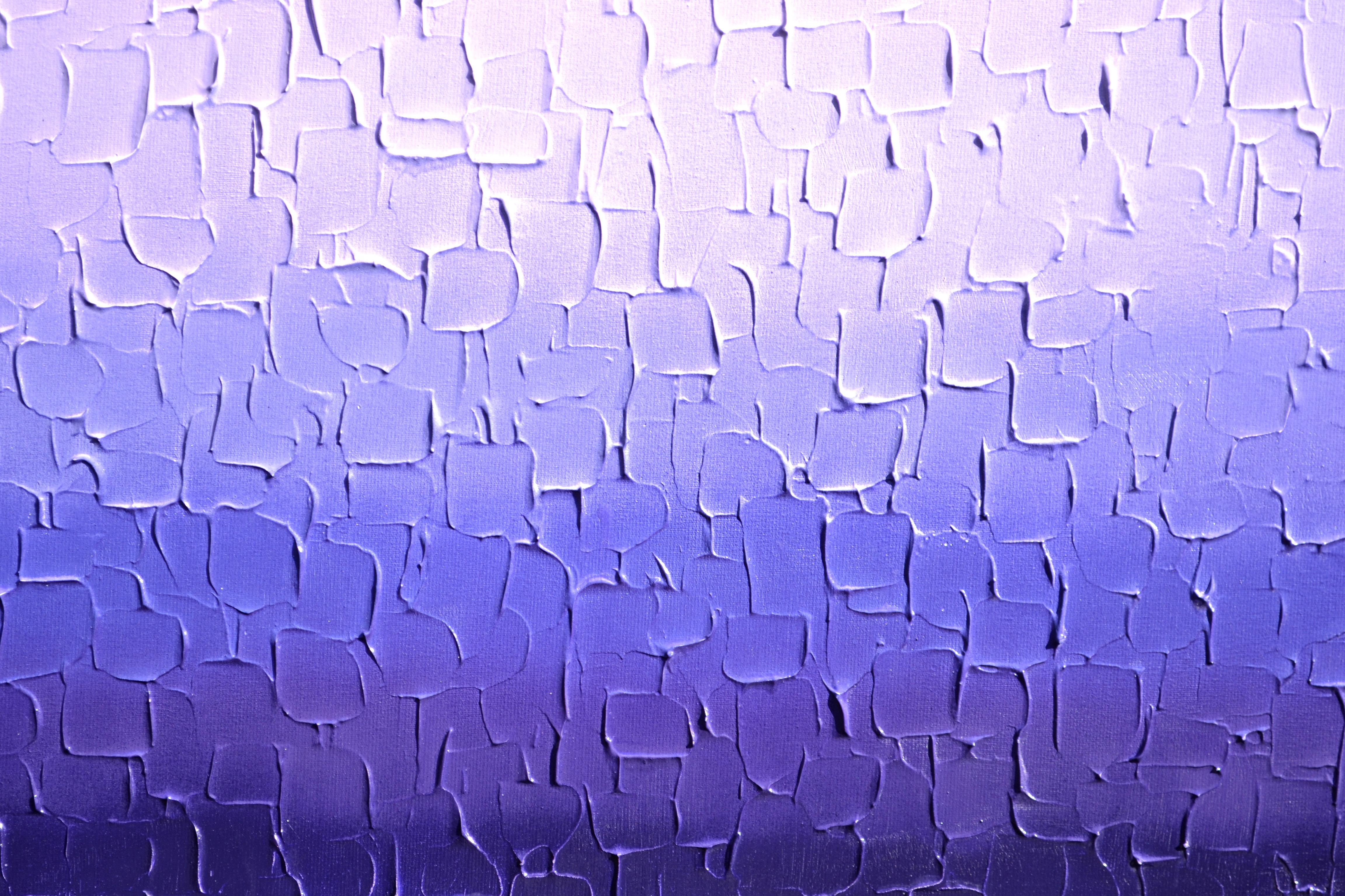 Tranquil - Purple Gradient - Grande peinture abstraite au couteau à palette en relief - Violet Abstract Painting par SOOS TIBERIU