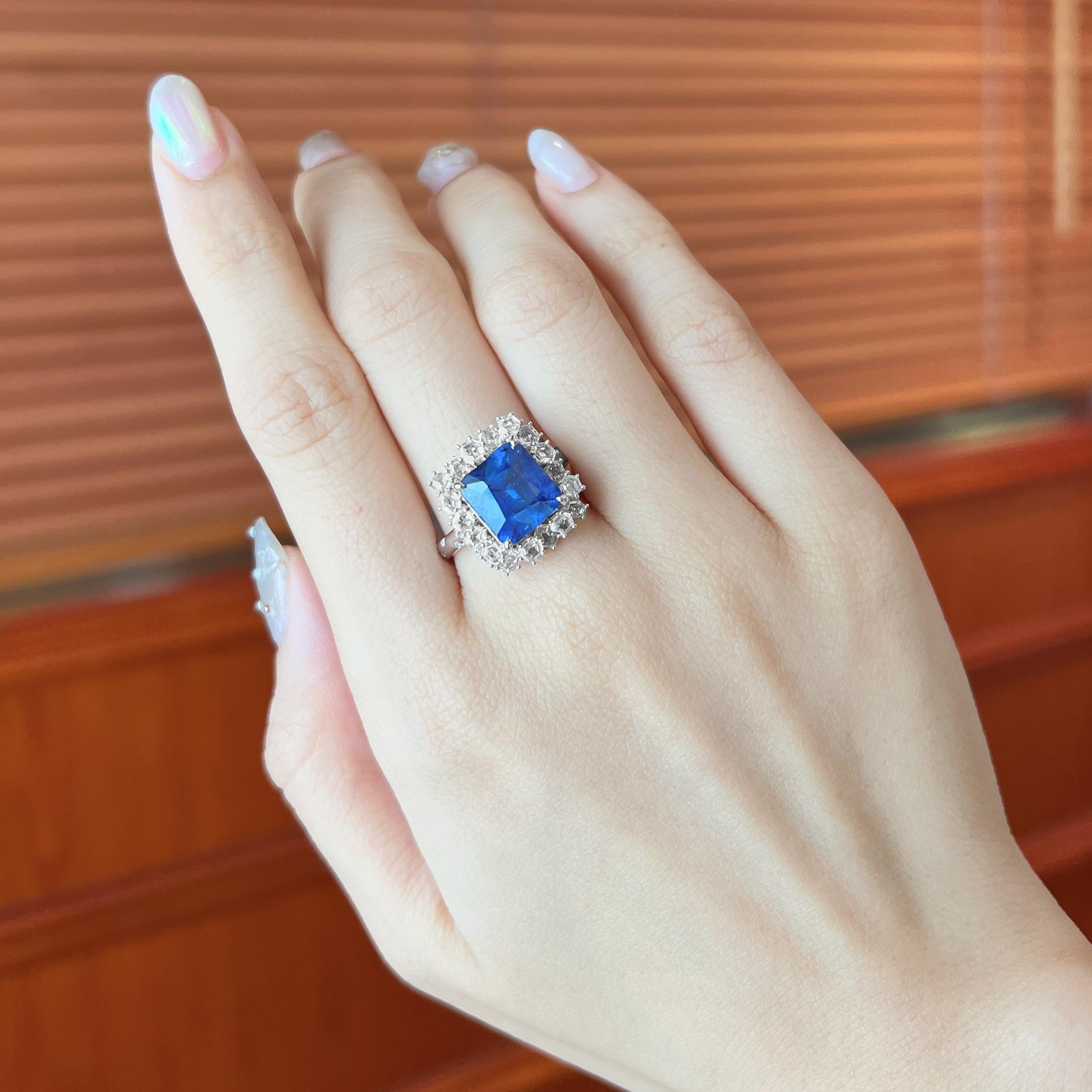 Women's or Men's Soothing Blue Sapphire 6 Carat Certified Classical Solitaire 18K Diamond Ring For Sale