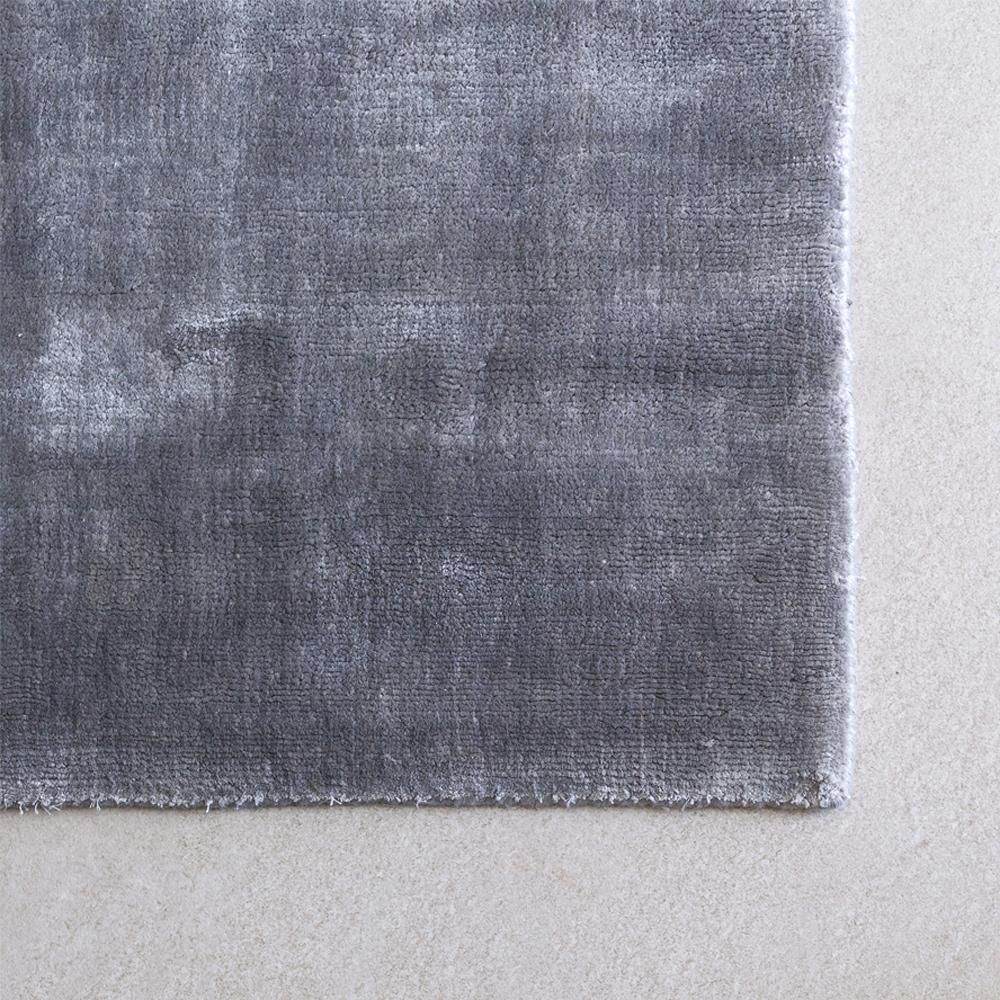 Soothing Hues Anpassbare Pallas Geflecht Runde in Silberlake XLarge anpassbare Farbtöne (Indonesisch) im Angebot
