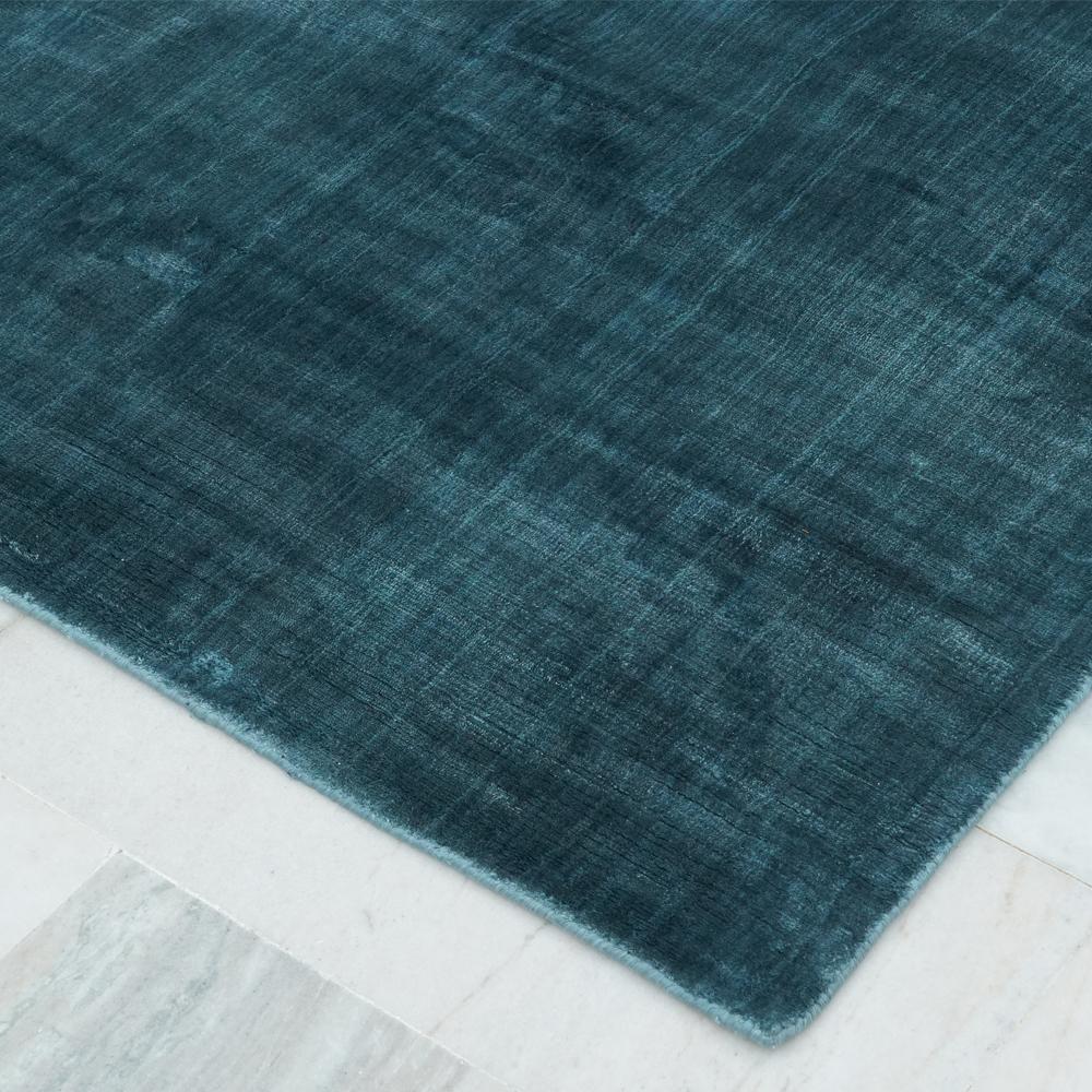 Tissé à la main Tapis Pallas personnalisable aux teintes apaisantes en pétrole grand format en vente
