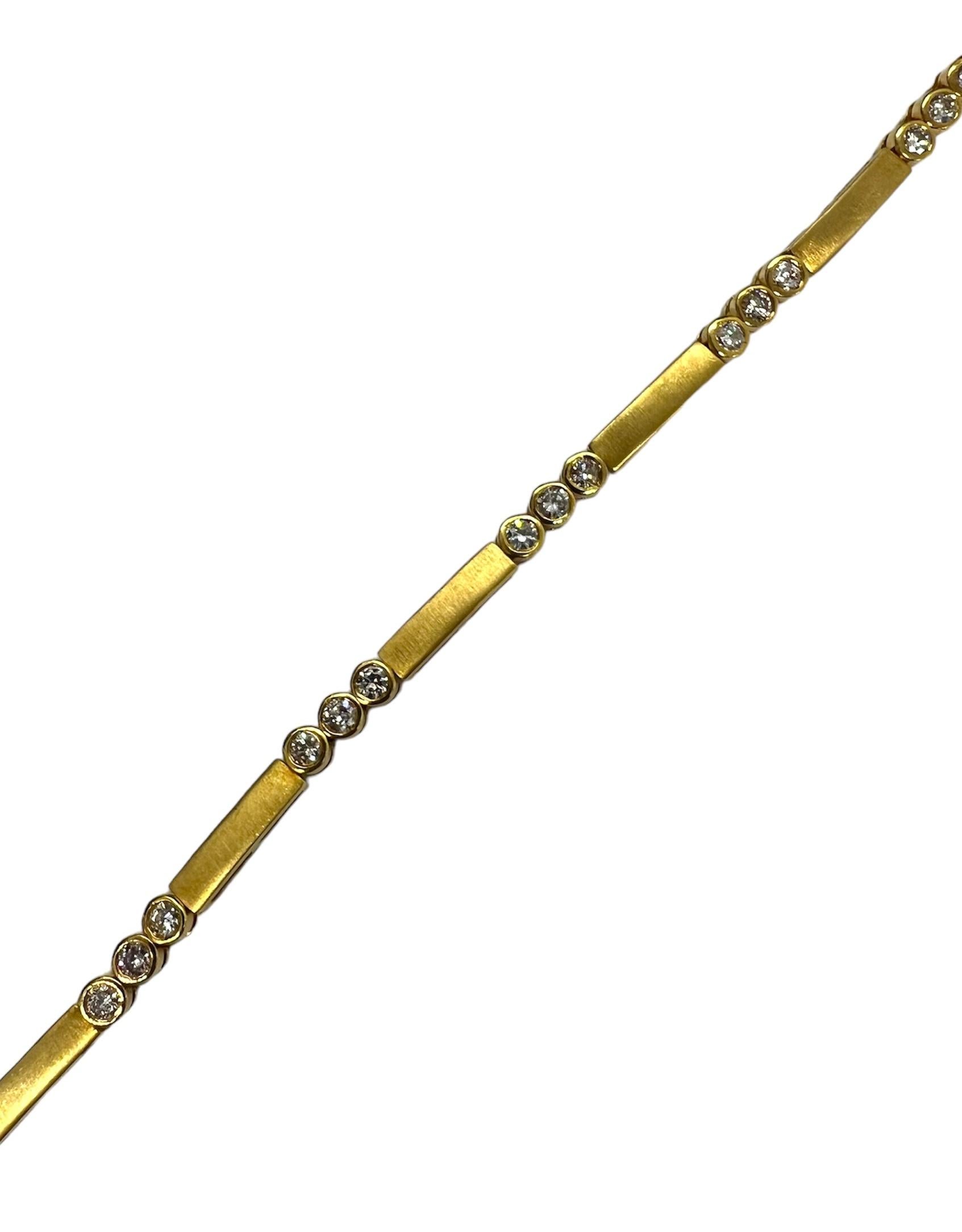 Bracelet en or jaune 14K avec des diamants ronds.

Sophia D by Joseph Dardashti Ltd est connue dans le monde entier depuis 35 ans et s'inspire du design classique de l'Art déco qui fusionne avec les techniques de fabrication modernes.