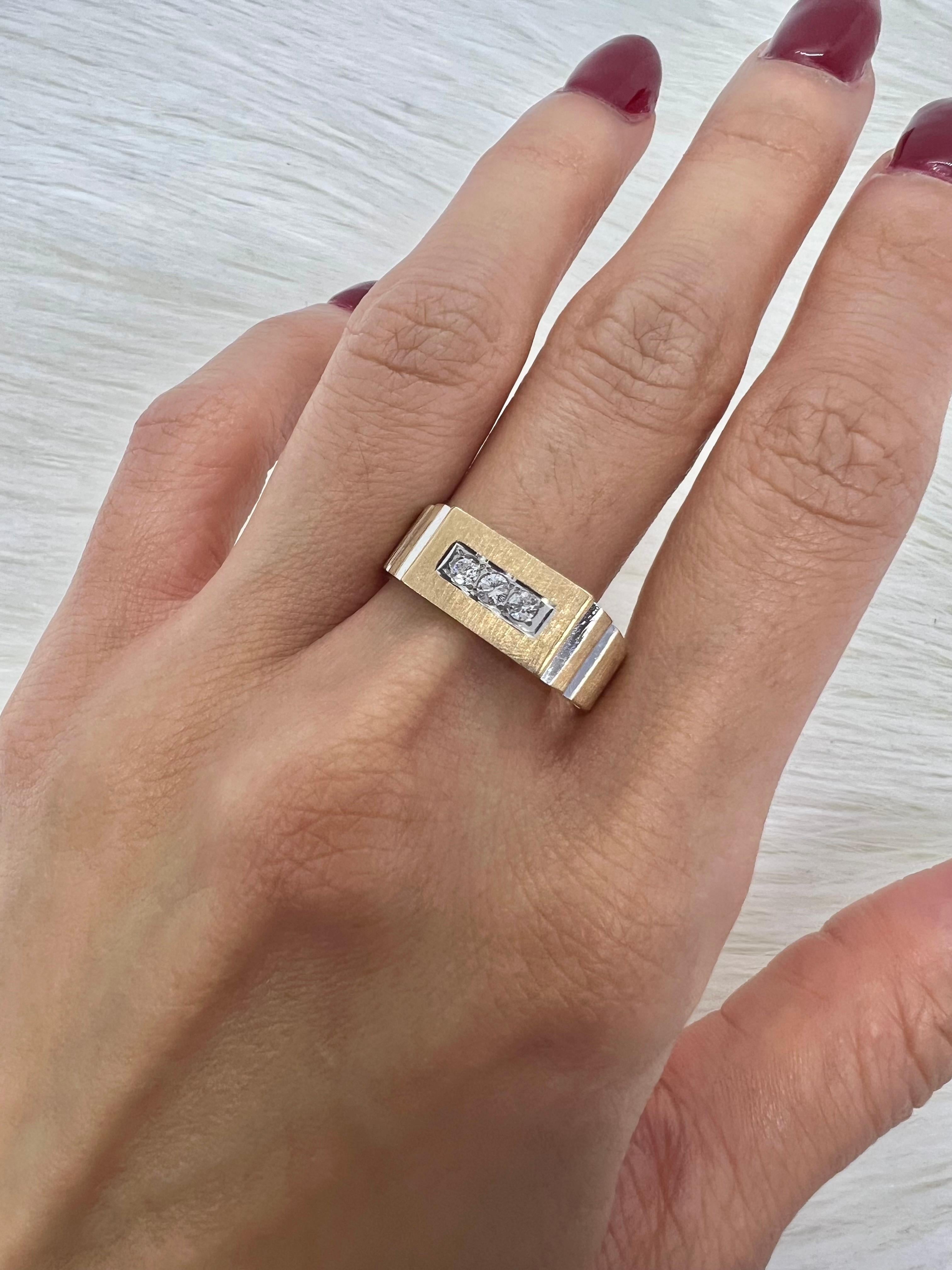 Sophia D. 14K Yellow Gold Signet Ring In New Condition For Sale In New York, NY