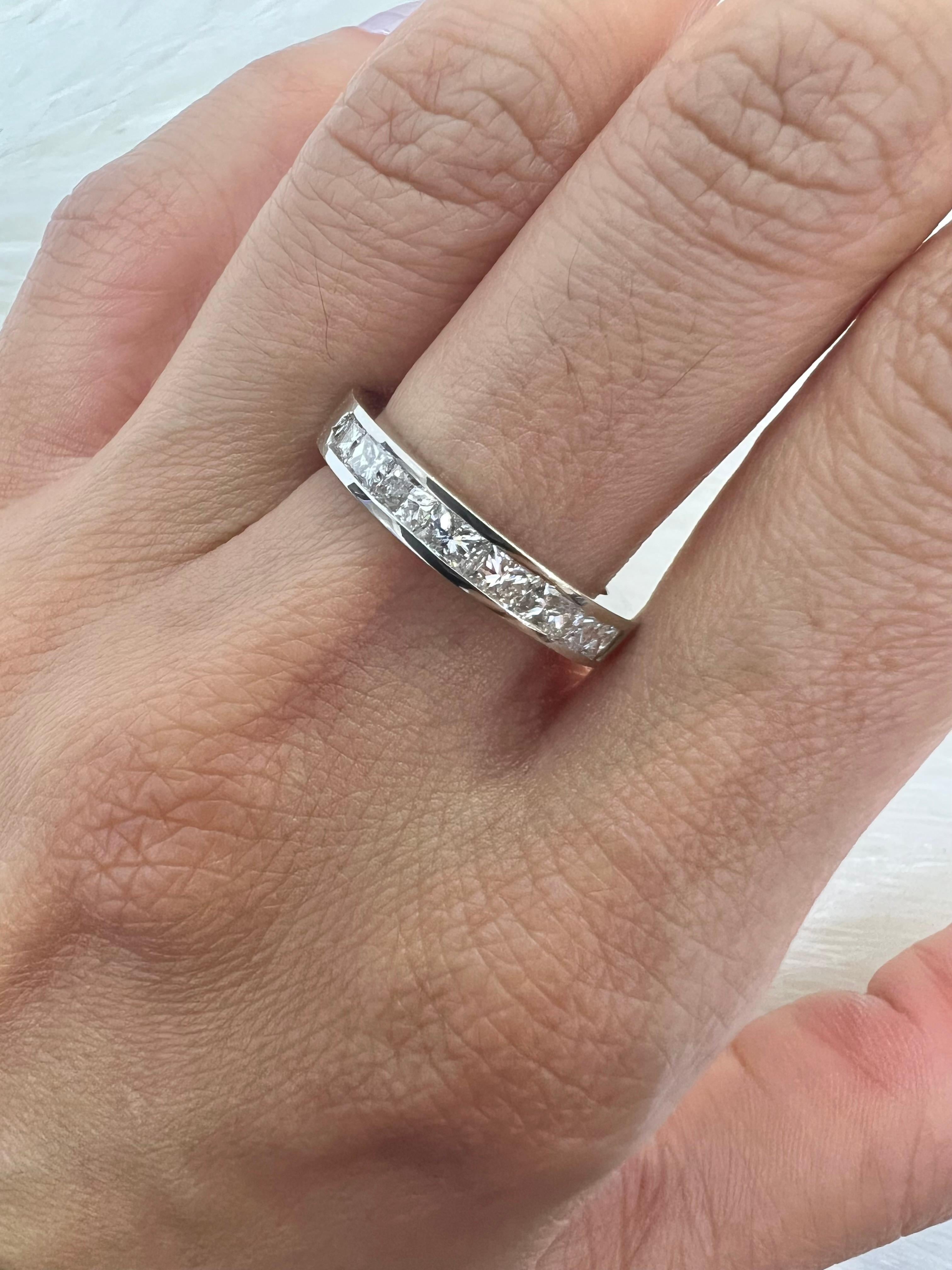 Sophia D. 18K White Gold Band Ring In New Condition For Sale In New York, NY