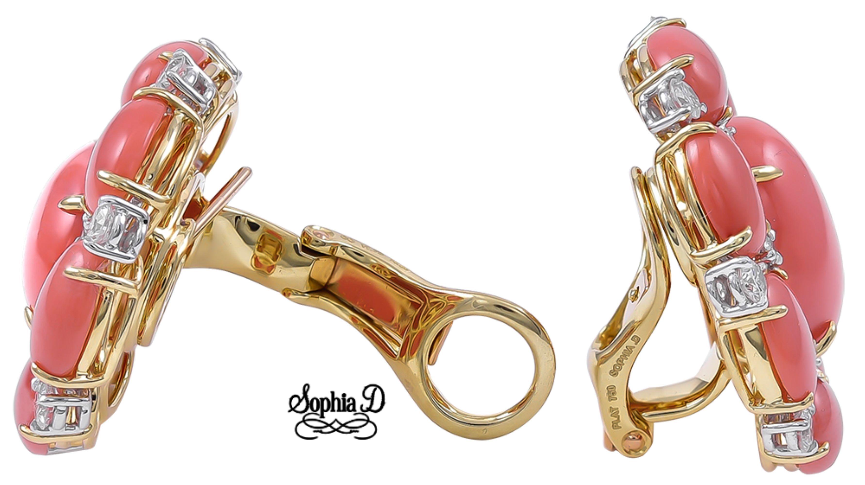 Taille ovale Sophia D. Boucles d'oreilles en or jaune 18 carats et corail 25,78 carats en vente
