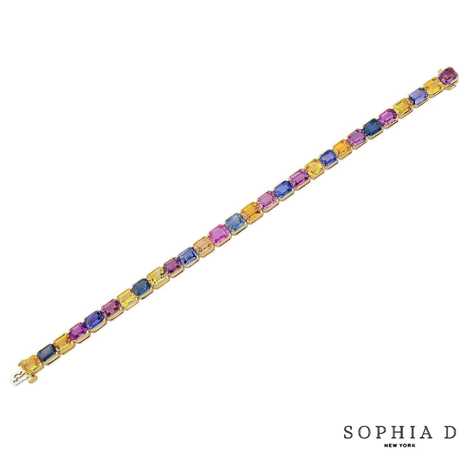 Un bracelet Sophia D. en or jaune 18 carats mettant en valeur un saphir multicolore taillé en émeraude pesant au total 29,46 carats.

Sophia D est connue dans le monde entier depuis plus de 40 ans en raison de sa riche histoire en matière de design