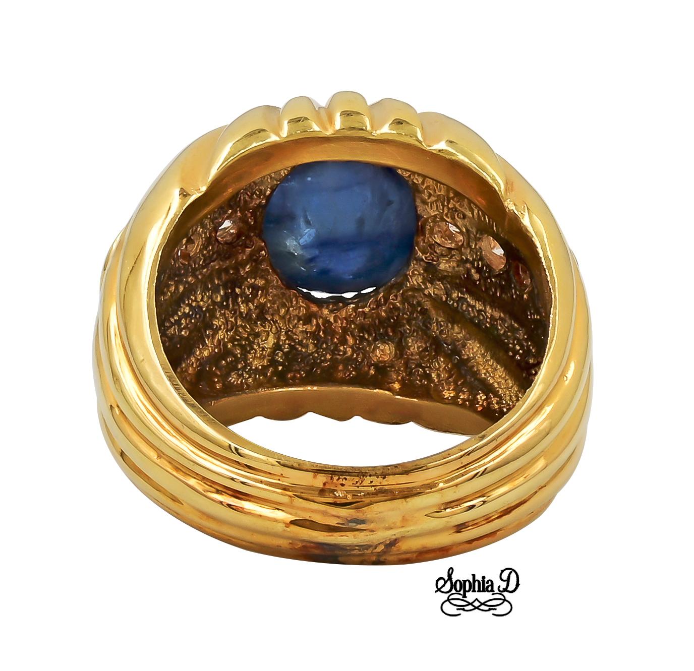 Art déco Bague Sophia D. en or jaune 18 carats, saphir bleu et diamants en vente