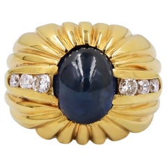 Sophia D. Ring aus 18 Karat Gelbgold mit blauem Saphir und Diamant