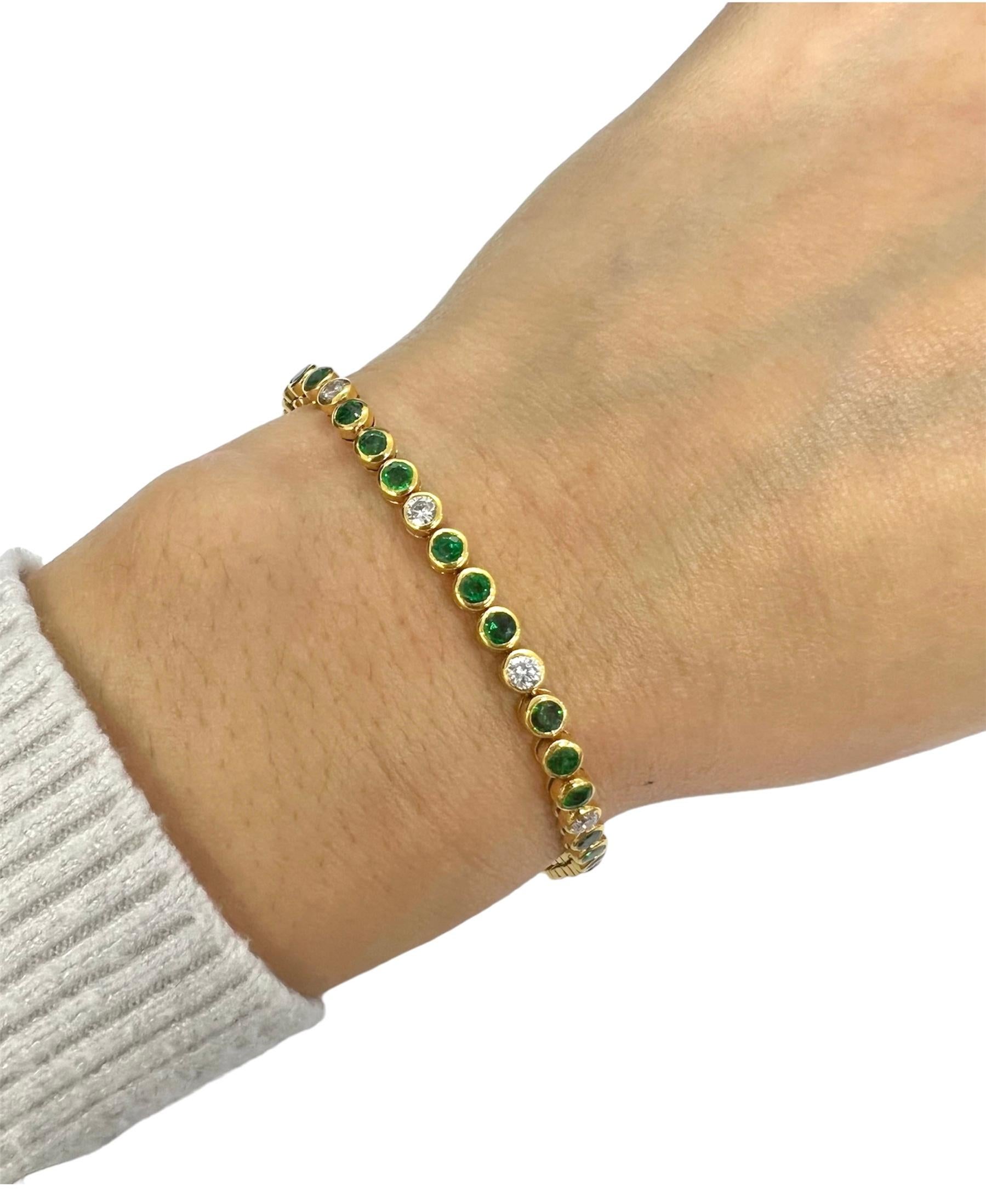 Sophia D. 18K Yellow Gold Bracelet with Diamond and Emerald In New Condition For Sale In New York, NY