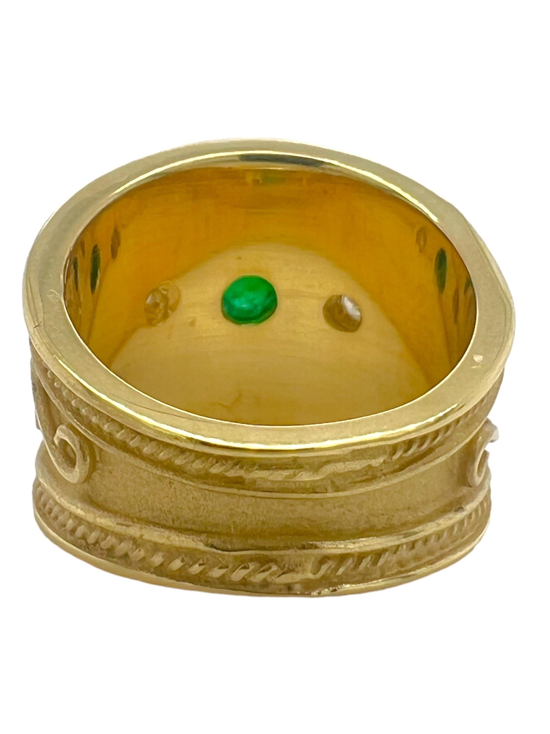 Néo-étrusque Sophia D. Bague de style étrusque en or jaune 18 carats, émeraude et diamants en vente