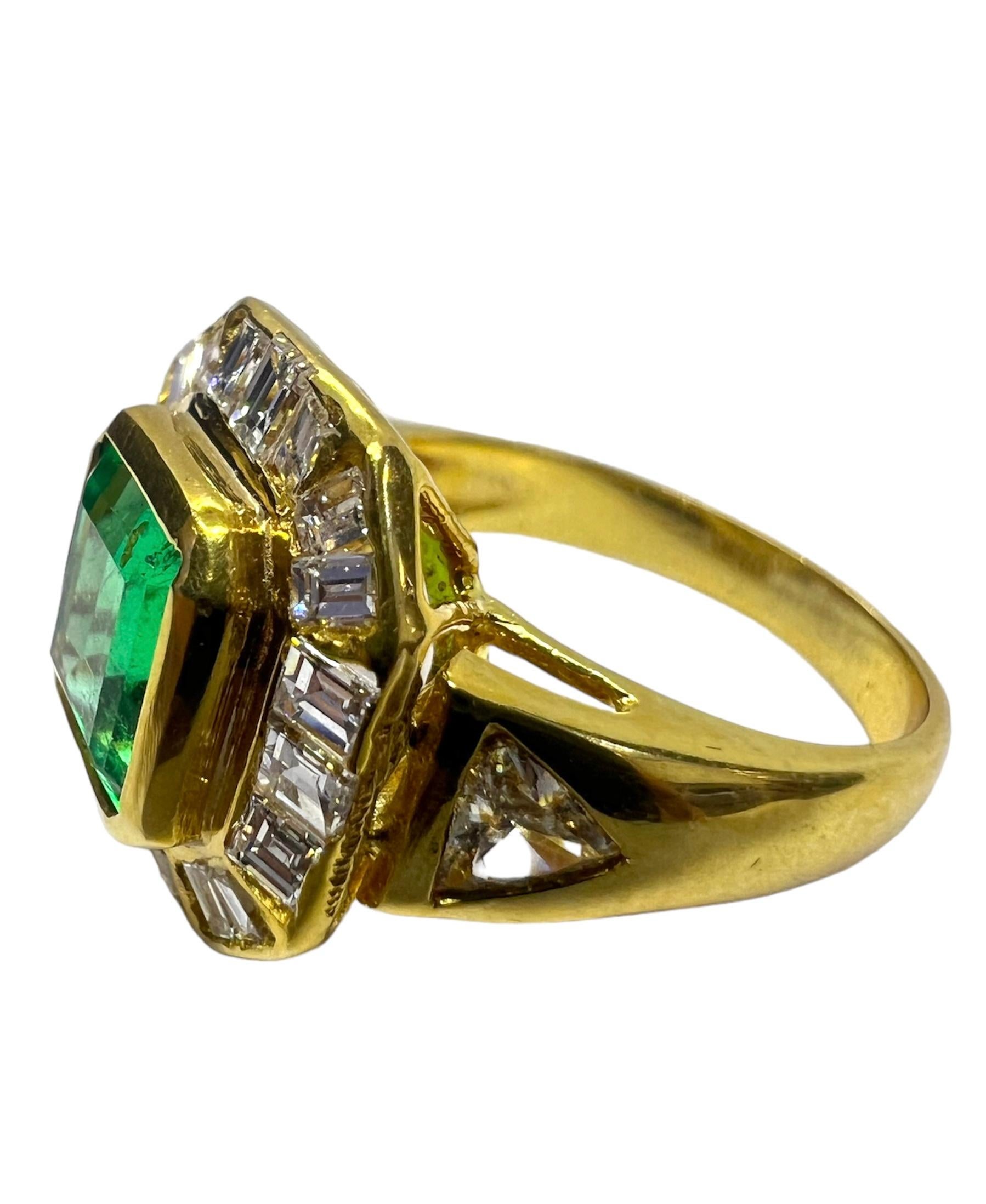 Ring aus 18 Karat Gelbgold mit Smaragd und Diamant.

Sophia D von Joseph Dardashti LTD ist seit 35 Jahren weltweit bekannt und lässt sich vom klassischen Art-Déco-Design inspirieren, das mit modernen Fertigungstechniken verschmilzt.