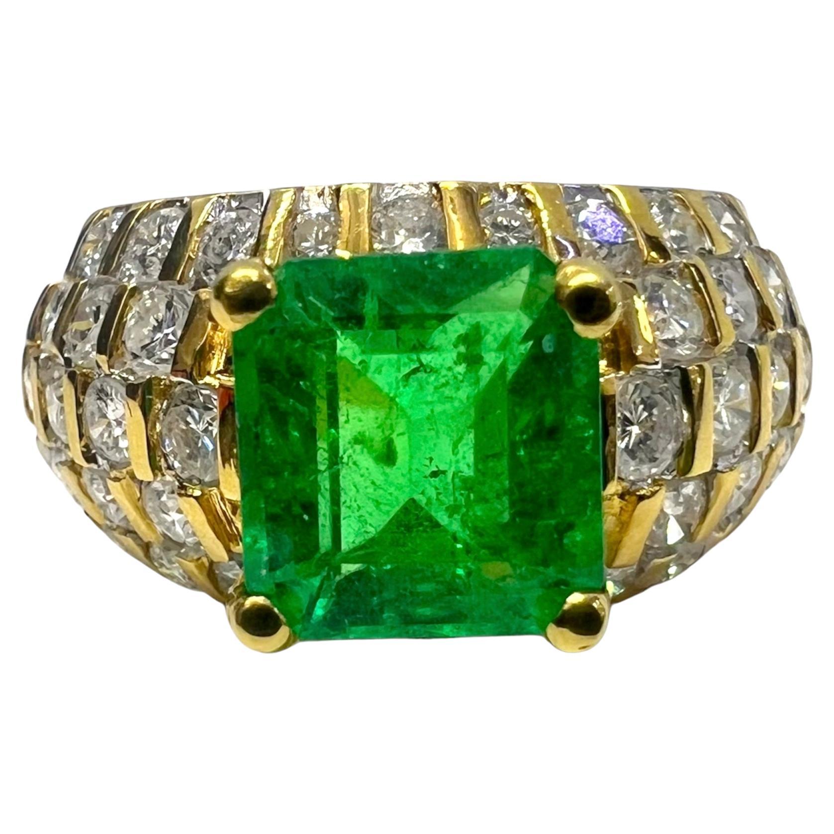 Sophia D. Ring aus 18 Karat Gelbgold mit Smaragd und Diamant im Angebot