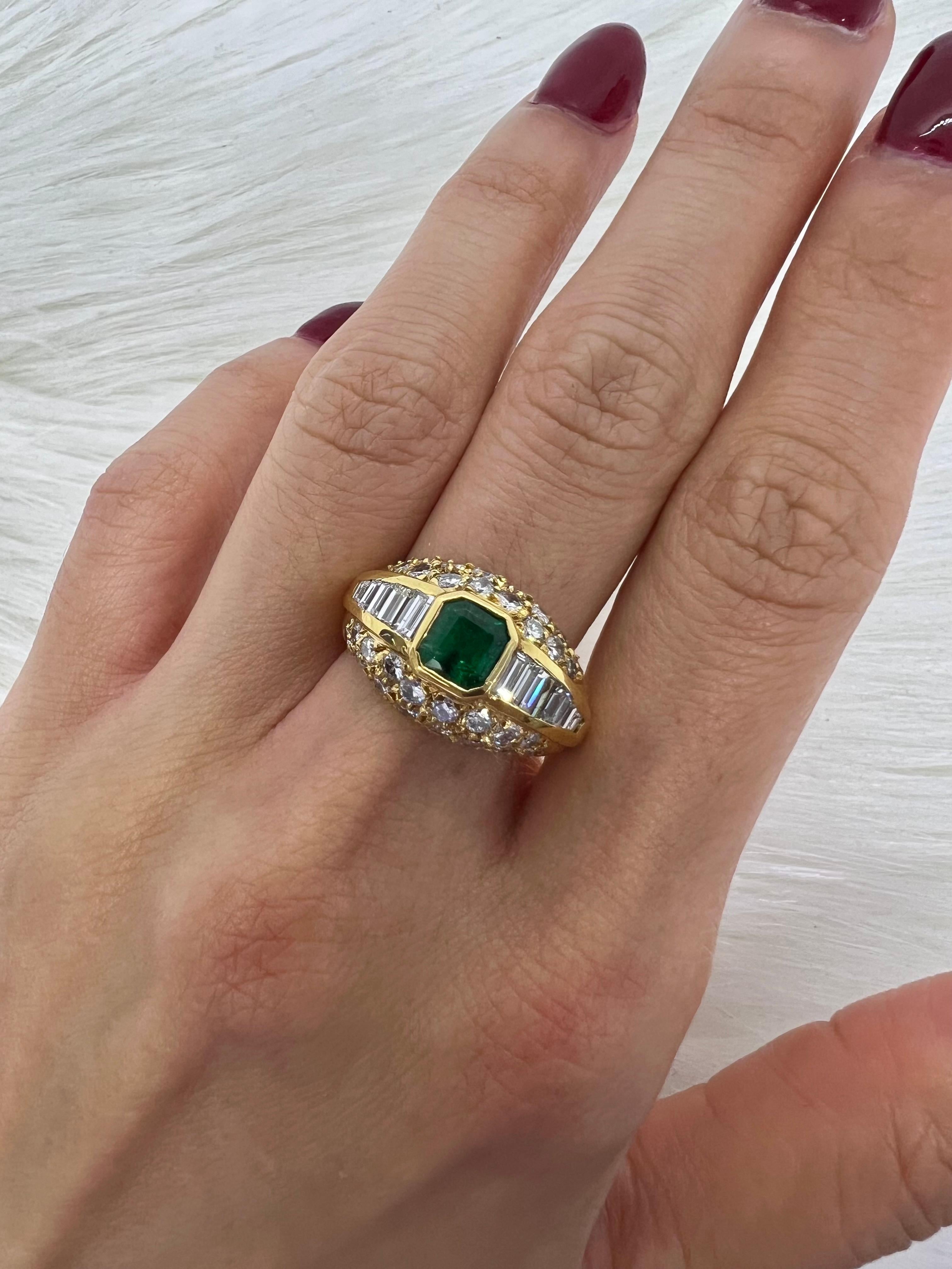 Women's or Men's Sophia D. 18K Yellow Gold Emerald Cardinal Ring For Sale