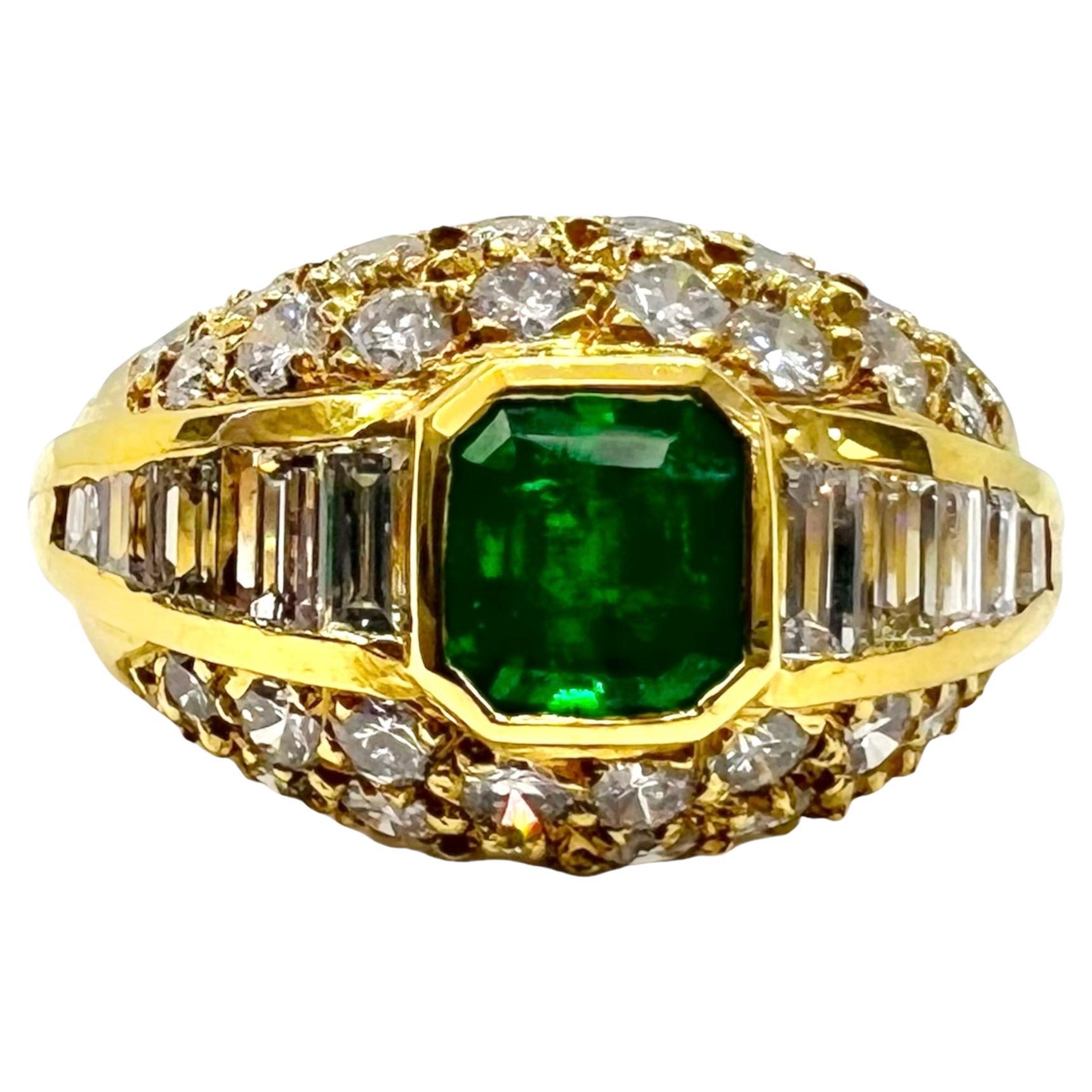 Sophia D. 18K Yellow Gold Emerald Cardinal Ring For Sale