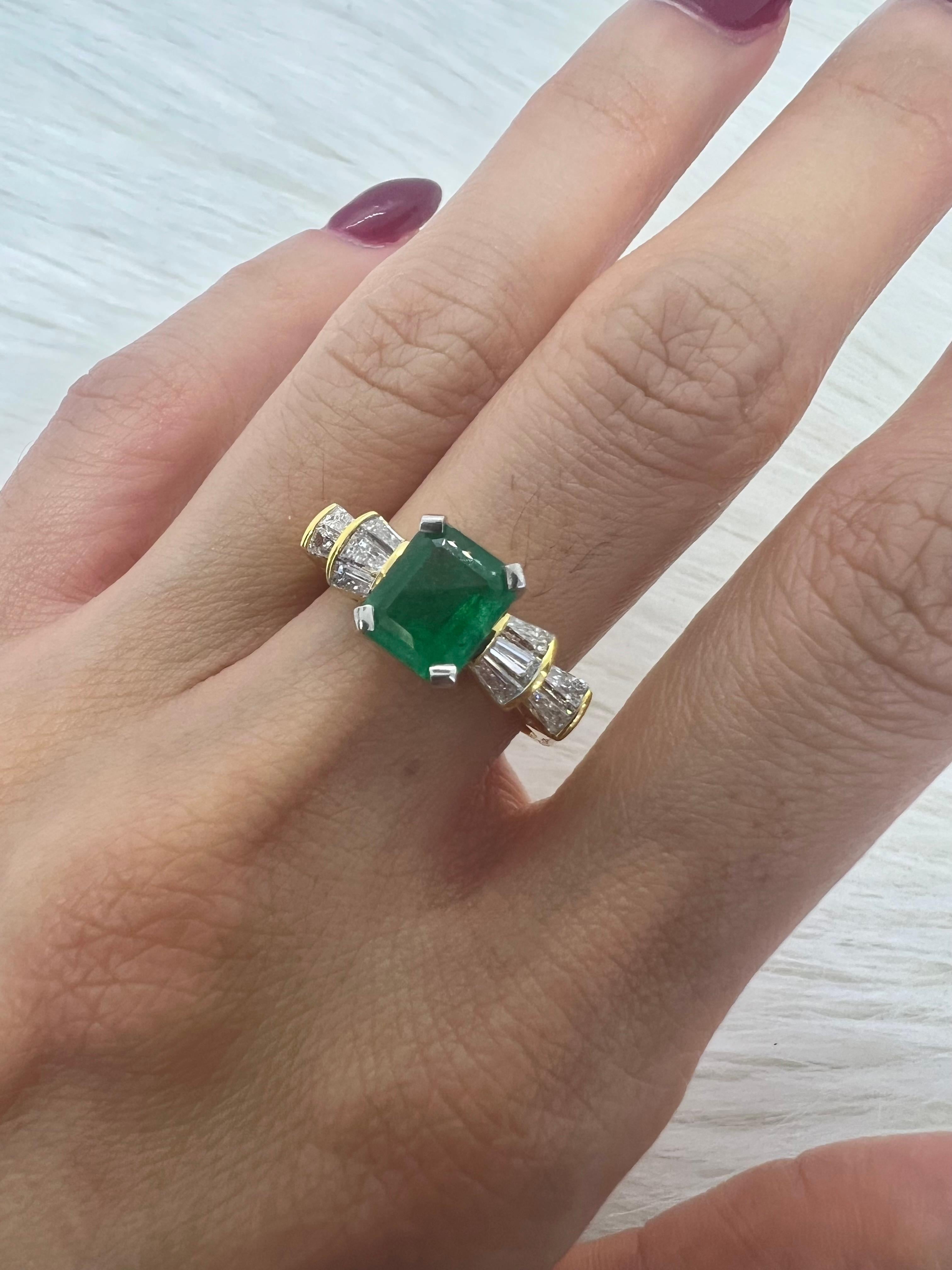 Sophia D. 18K Yellow Gold Emerald Ring In New Condition For Sale In New York, NY