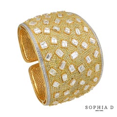 Sophia D, 25,74 Karat Diamant-Armreif aus Gelbgold mit Smaragdschliff