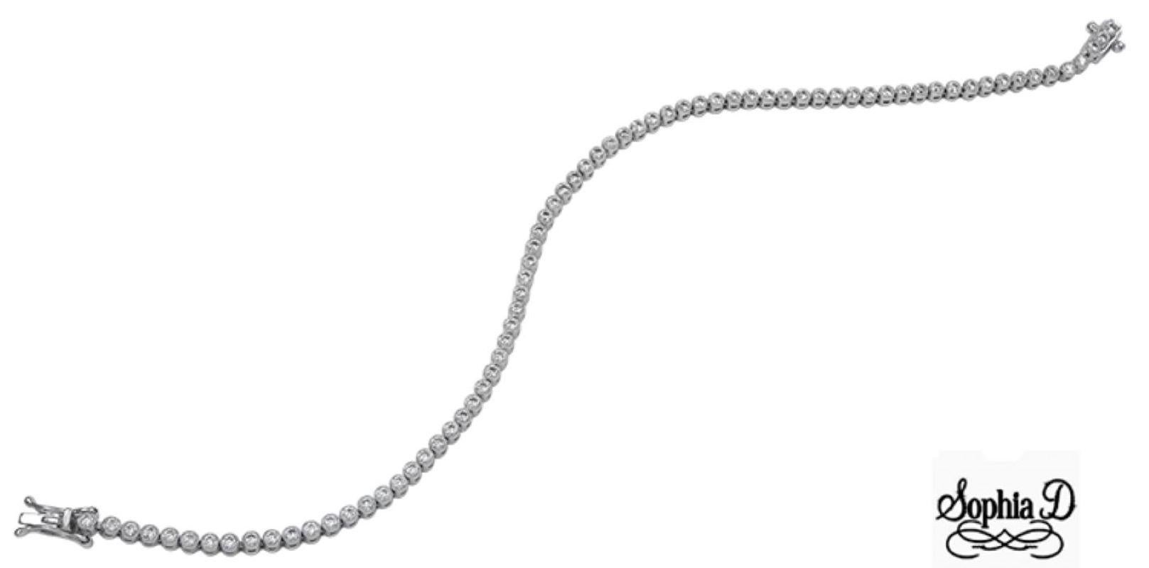Esta pulsera tenis de Sophia D. presenta un impresionante total de 2,83 quilates de diamantes de alta calidad, elegantemente engastados en platino. El diseño presenta una línea continua de diamantes brillantes, creando un aspecto atemporal y