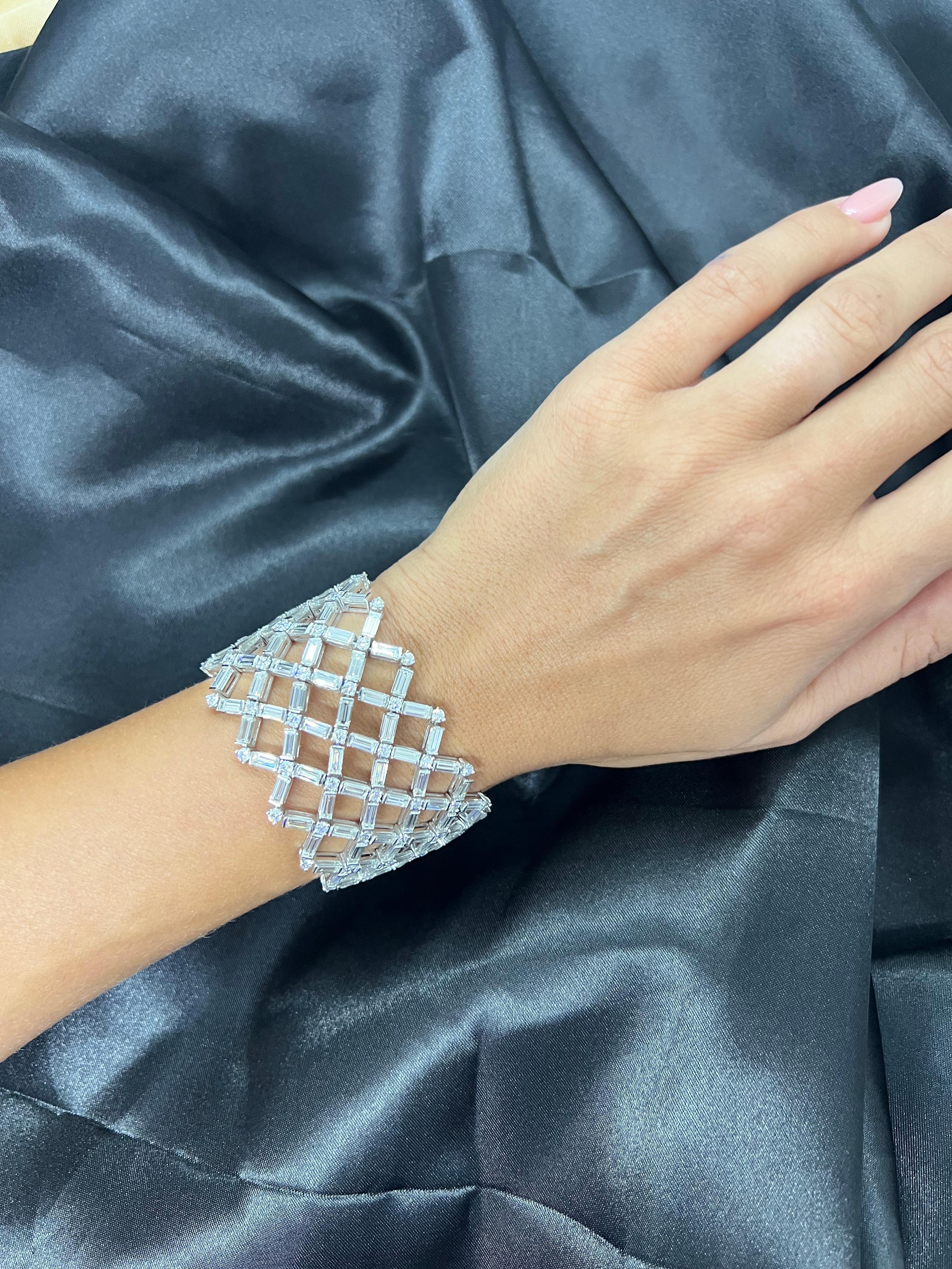 Bracelet Sophia en platine avec diamants de 33.75 carats Neuf - En vente à New York, NY