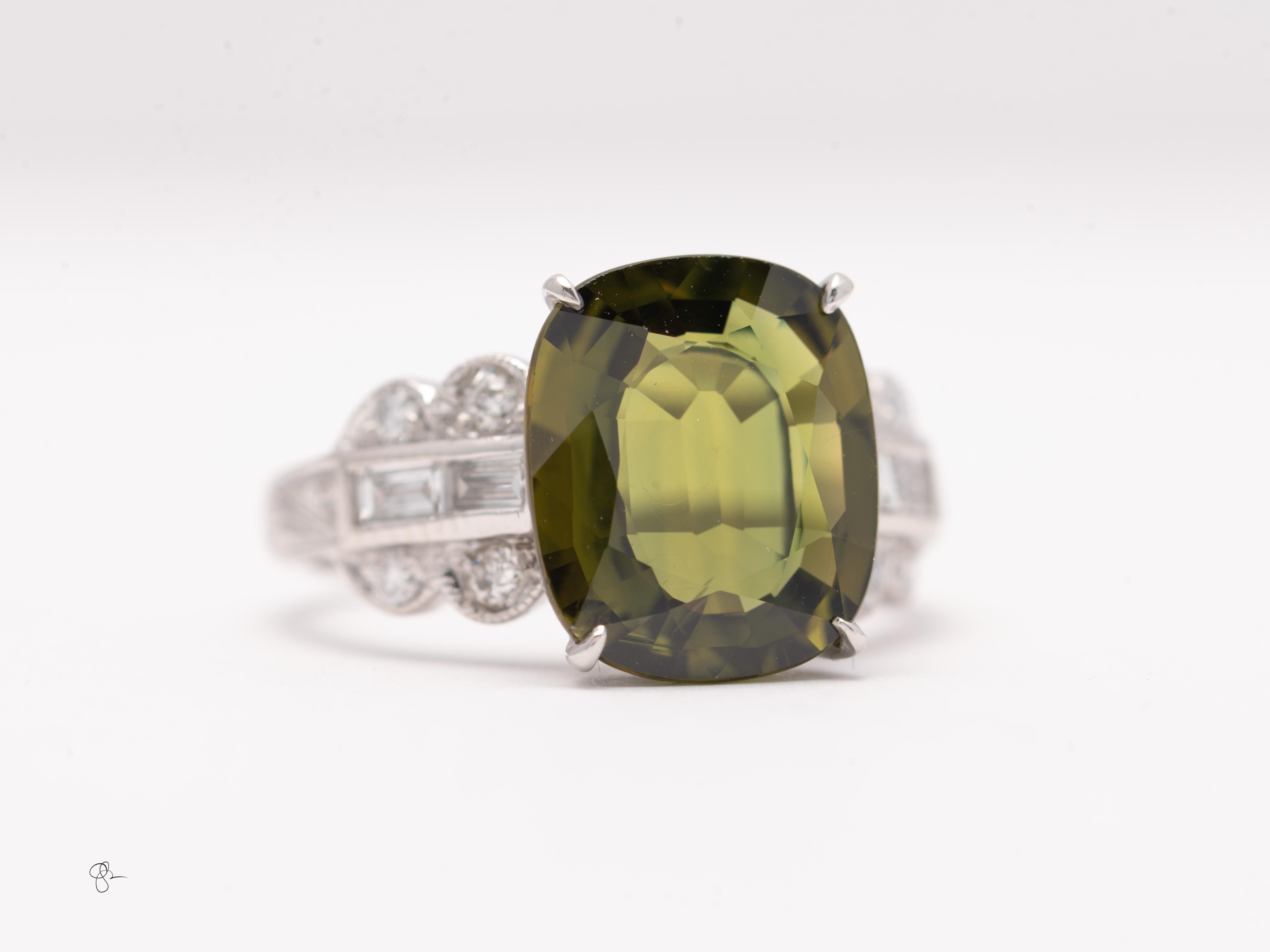 D & A Style Style D & A Style Style D'Art Déco Platine Saphir Vert 7 Carats avec Accents de Diamants Unisexe en vente