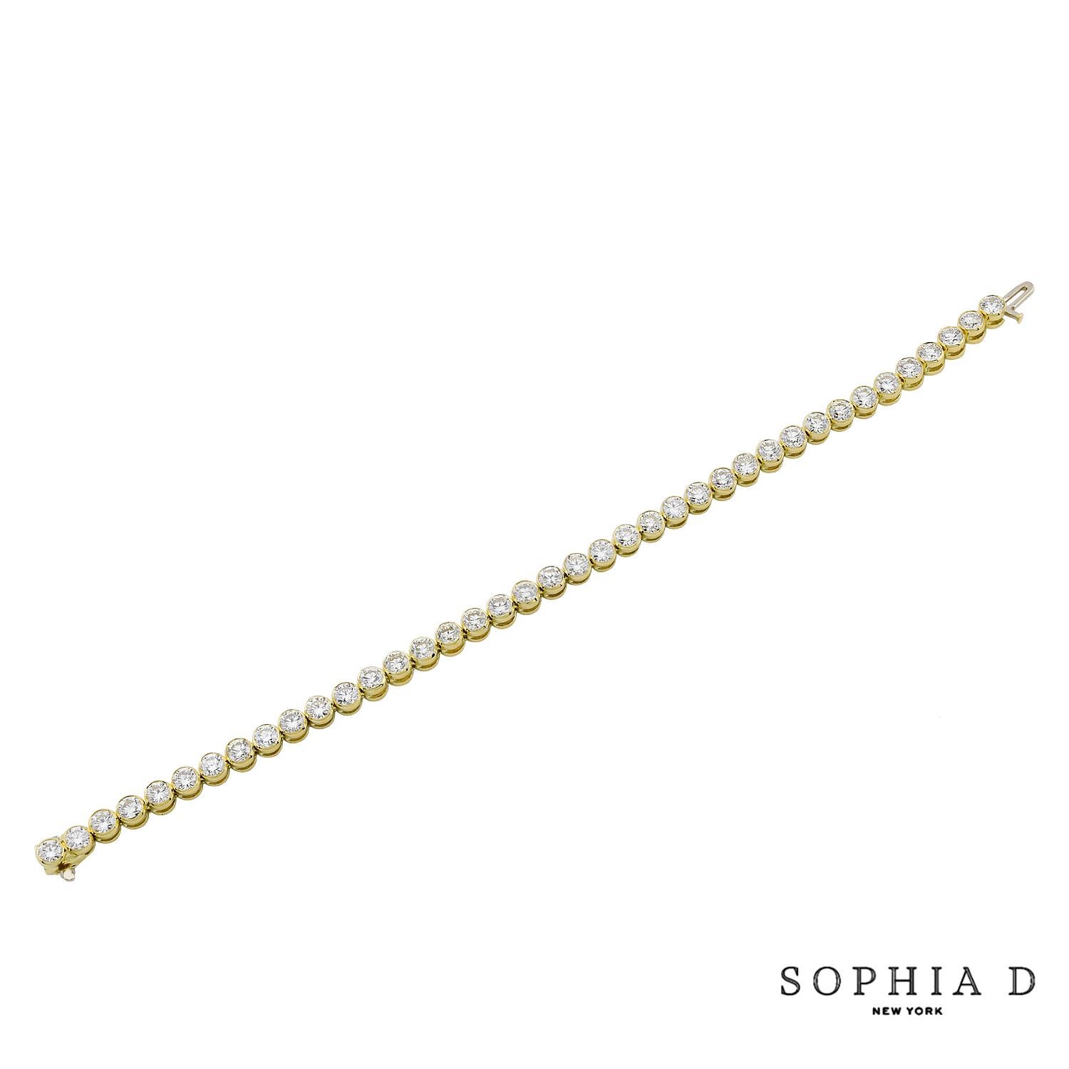 Il bracciale tennis Sophia D 8,03 carati in oro giallo presenta 8,03 carati di diamanti brillanti incastonati in un ricco oro giallo 18 carati. Il suo design elegante e raffinato garantisce un perfetto equilibrio tra eleganza e lusso moderno,