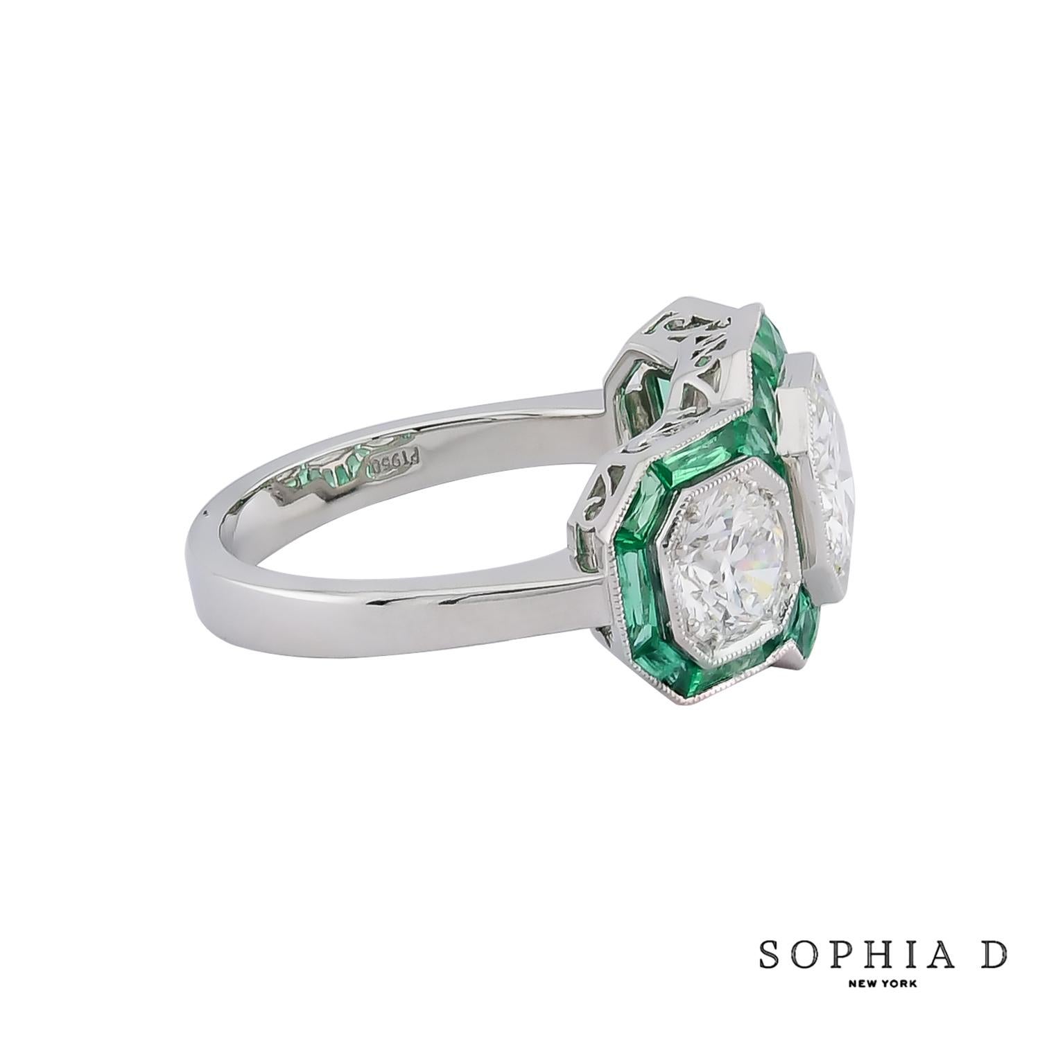 Anello in stile art déco D & A Style con tre diamanti centrali per un totale di 2,41 carati circondati da 1,03 carati di smeraldo. Incastonato nel platino.

Sophia D è conosciuta in tutto il mondo da oltre 40 anni per la sua ricca storia di design e