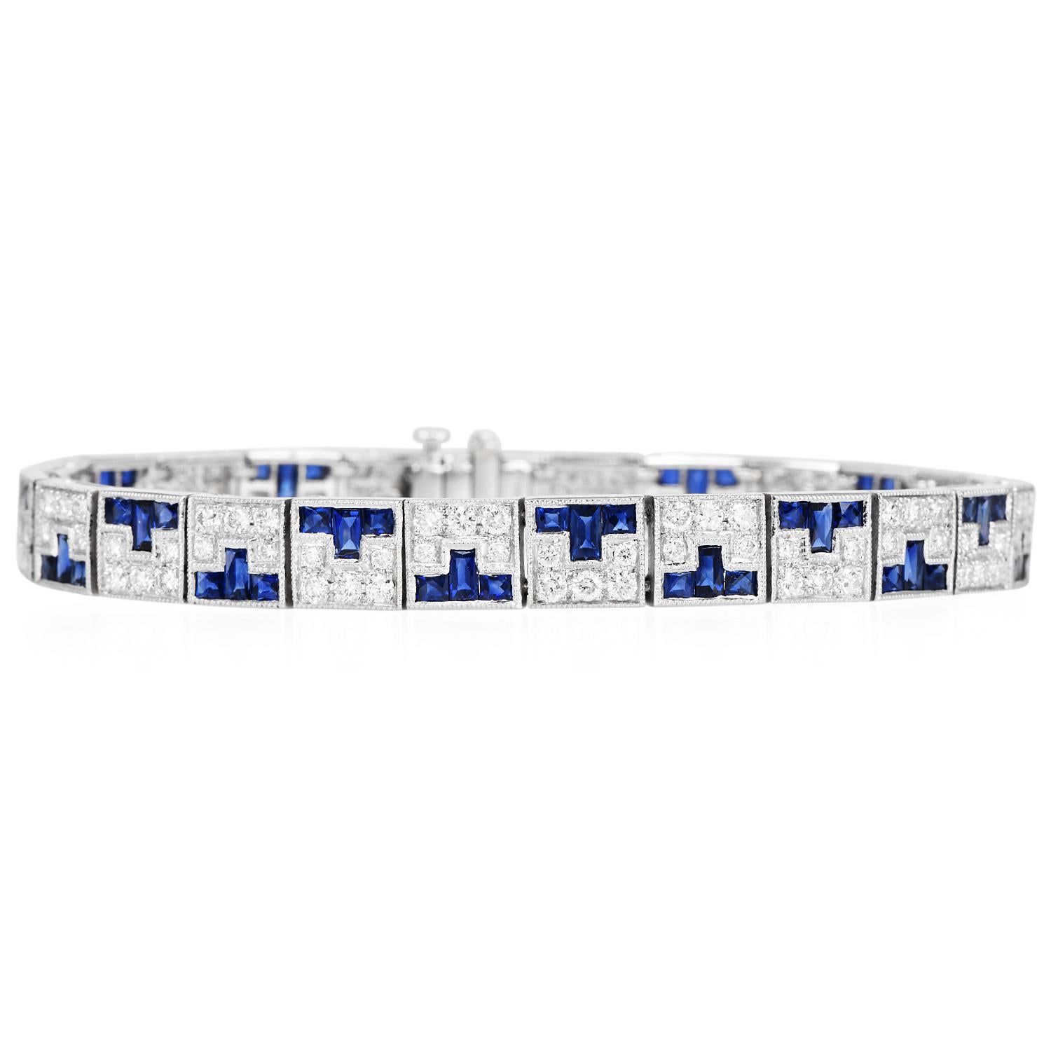 Ce bracelet exquis de style Art Deco de Sophia D incarne l'élégance vintage avec un design géométrique audacieux en mosaïque.

Réalisé en platine, il se compose de 72 saphirs véritables bleu royal taillés à la française (environ 6,00 carats) et