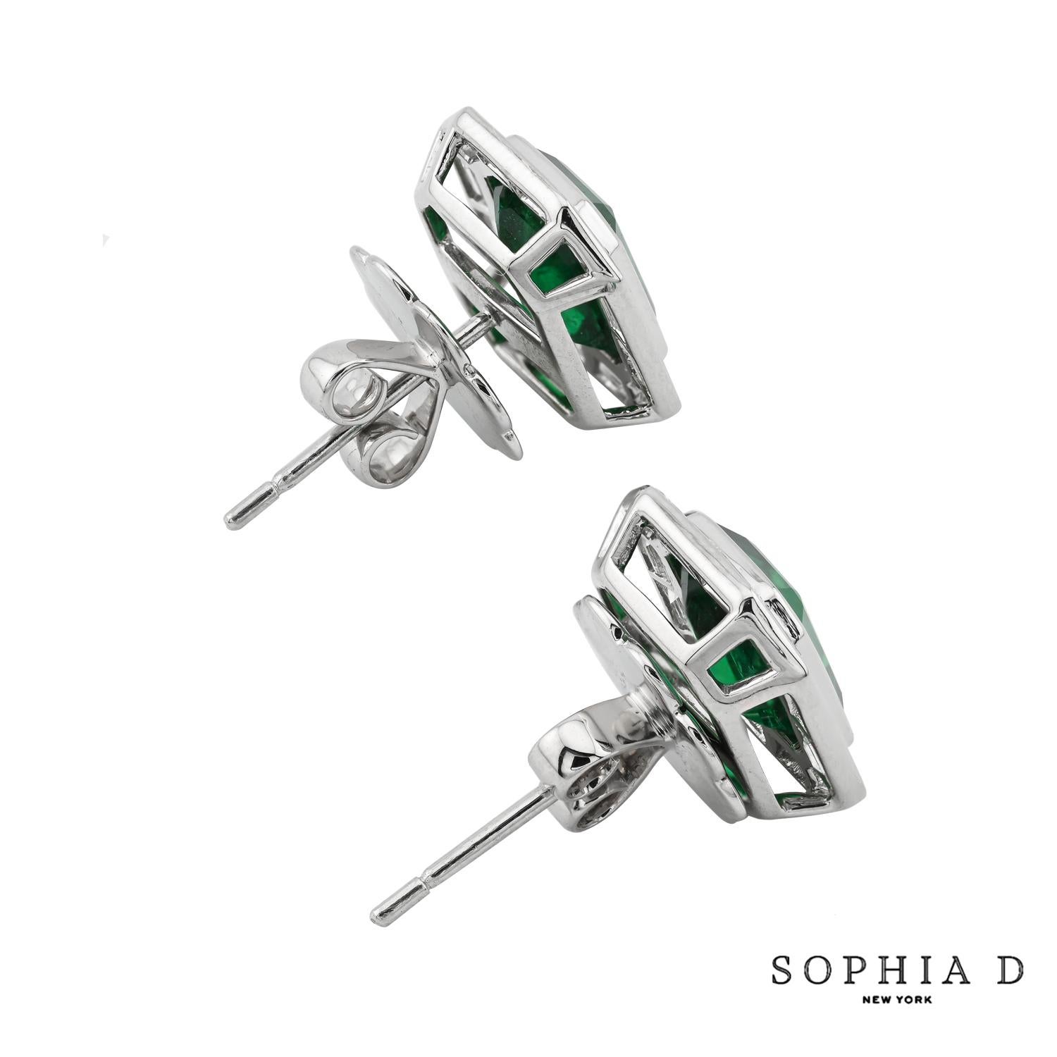 Taille émeraude Boucles d'oreilles Sophia D. de style Art déco en émeraudes et diamants en vente