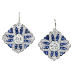Sophia D. Boucles d
oreilles pendantes de style Art déco en saphir bleu et diamants