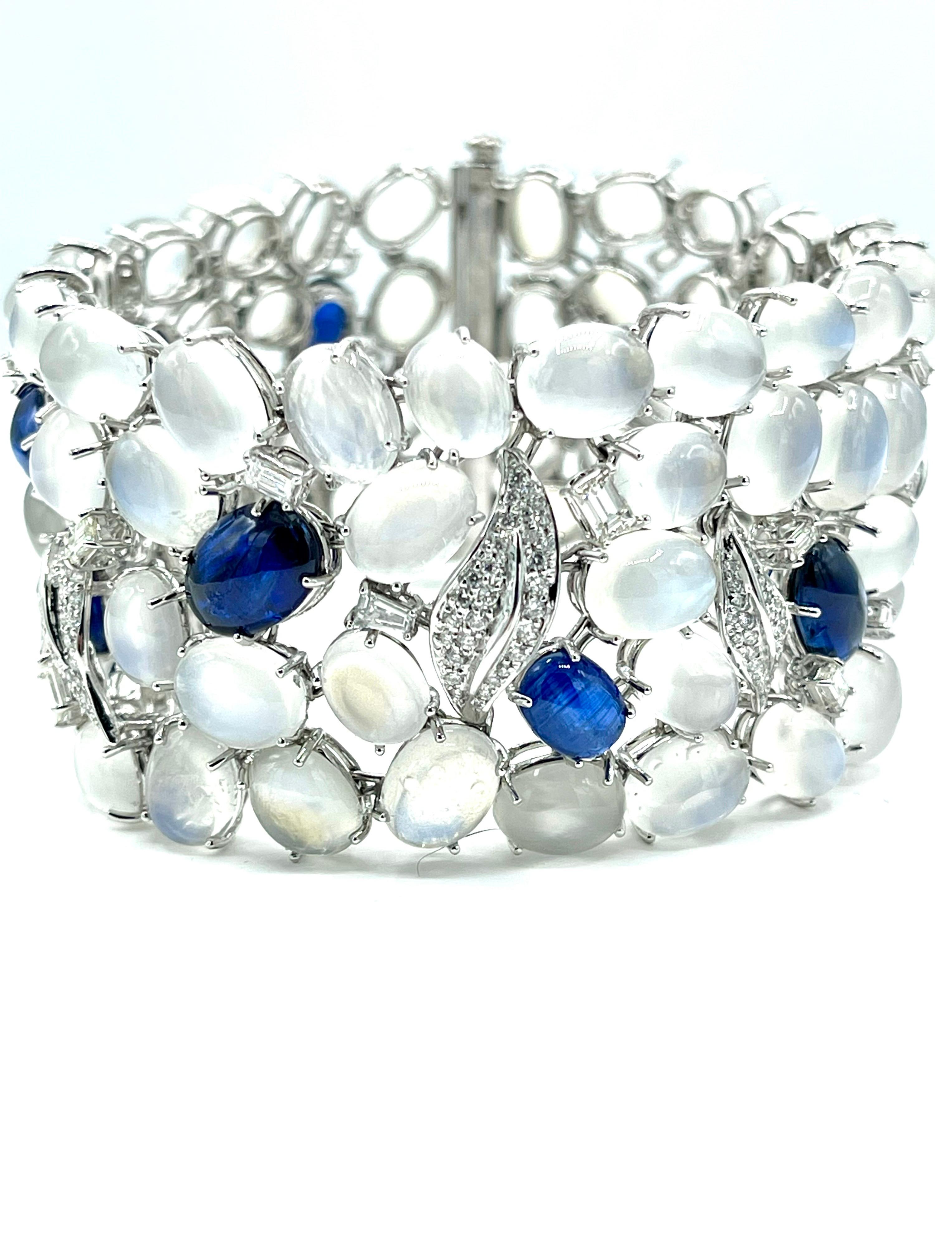 Moderne Bracelet Sophia D. en or 18 carats avec pierre de lune cabochon, saphirs et diamants en vente