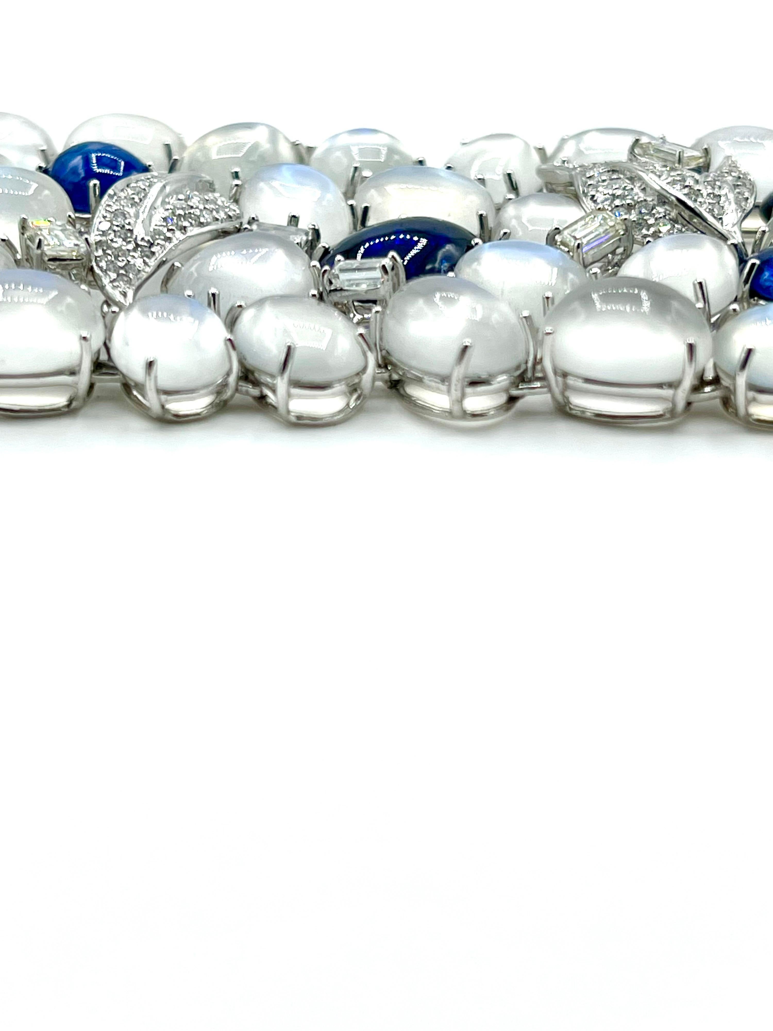 Bracelet Sophia D. en or 18 carats avec pierre de lune cabochon, saphirs et diamants Excellent état - En vente à Chevy Chase, MD