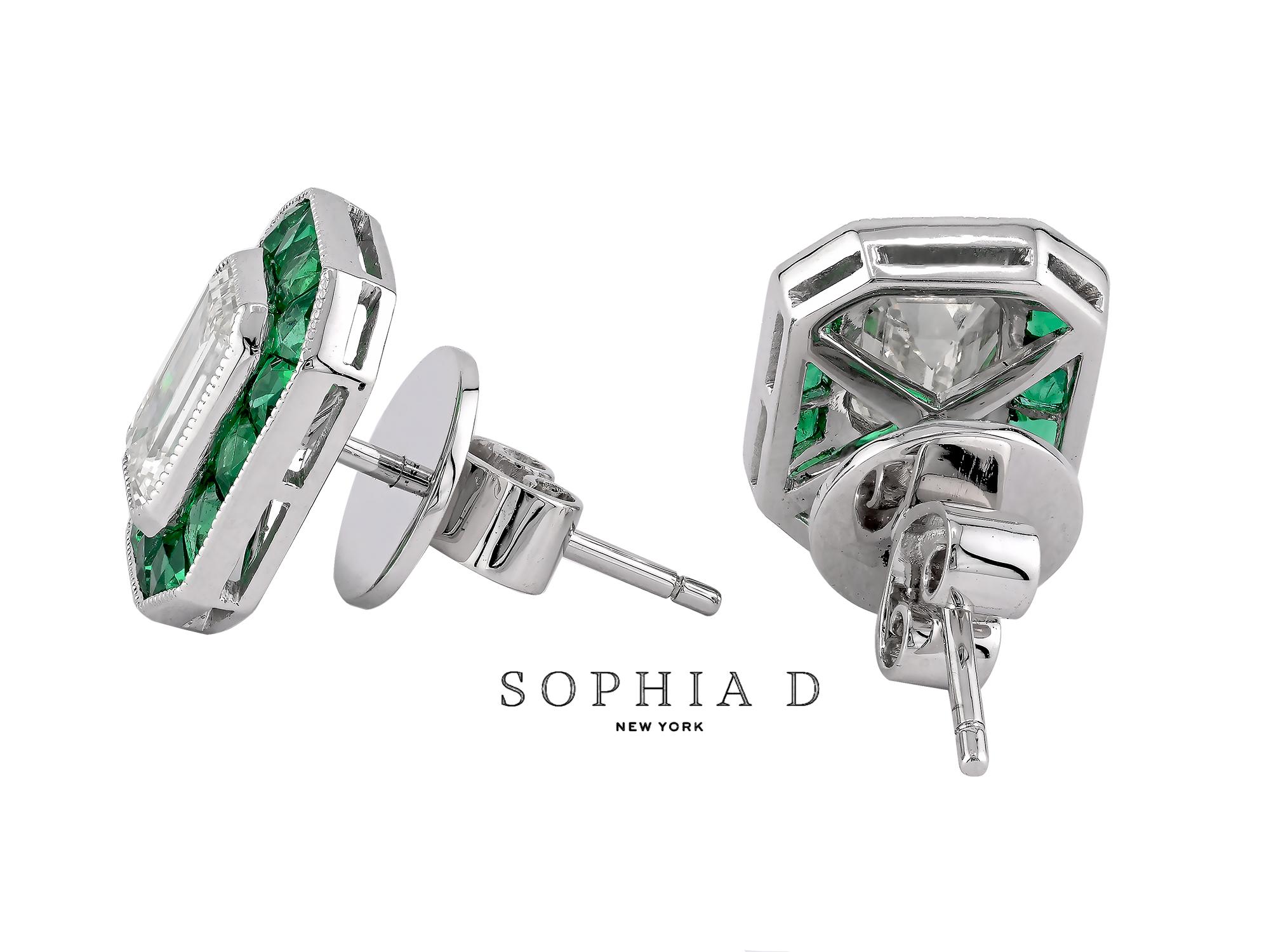 Taille émeraude Sophia D. Clous d'oreilles en mosaïque de diamants et d'émeraudes en vente