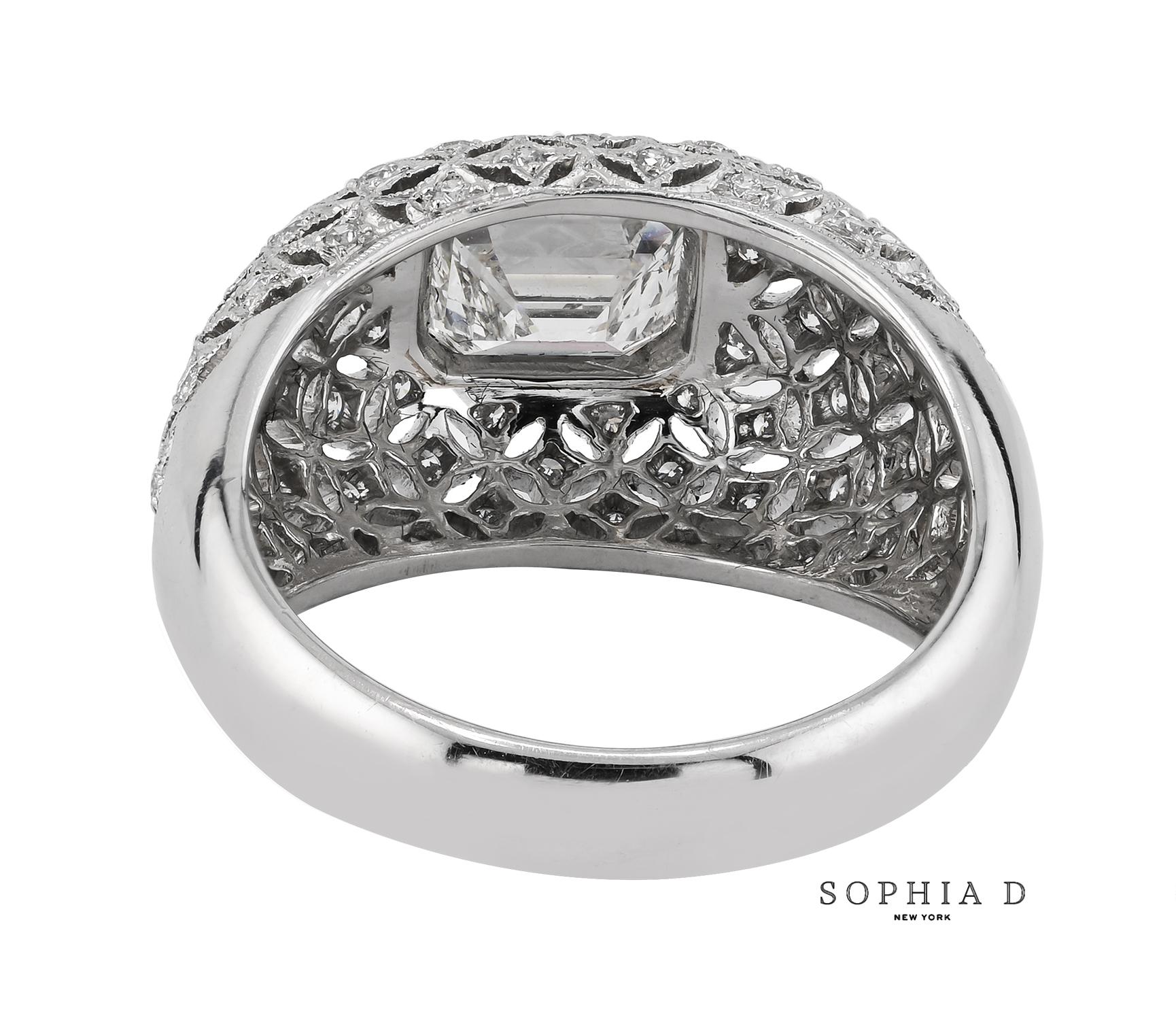 Taille émeraude Bague à diamant Dome de Sophia D. en vente