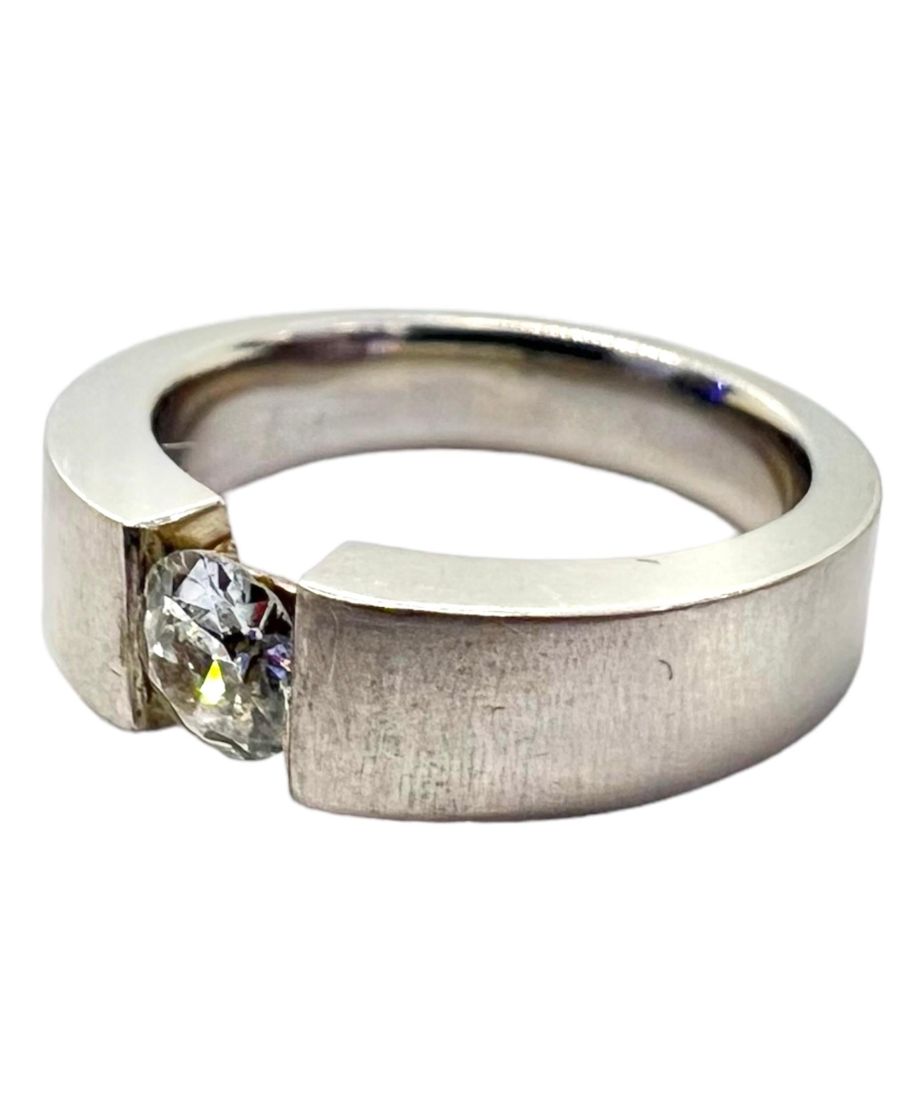 Platinum ring with round cut diamond.

Sophia D by Joseph Dardashti LTD has been known worldwide for 35 years and are inspired by classic Art Deco design that merges with modern manufacturing techniques.  