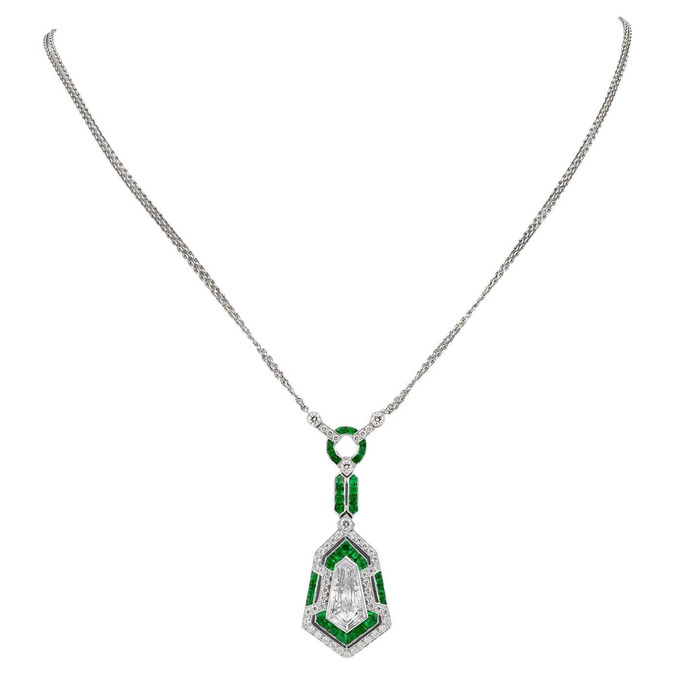 Ciondolo geometrico in platino con smeraldo e diamante D. A. in vendita