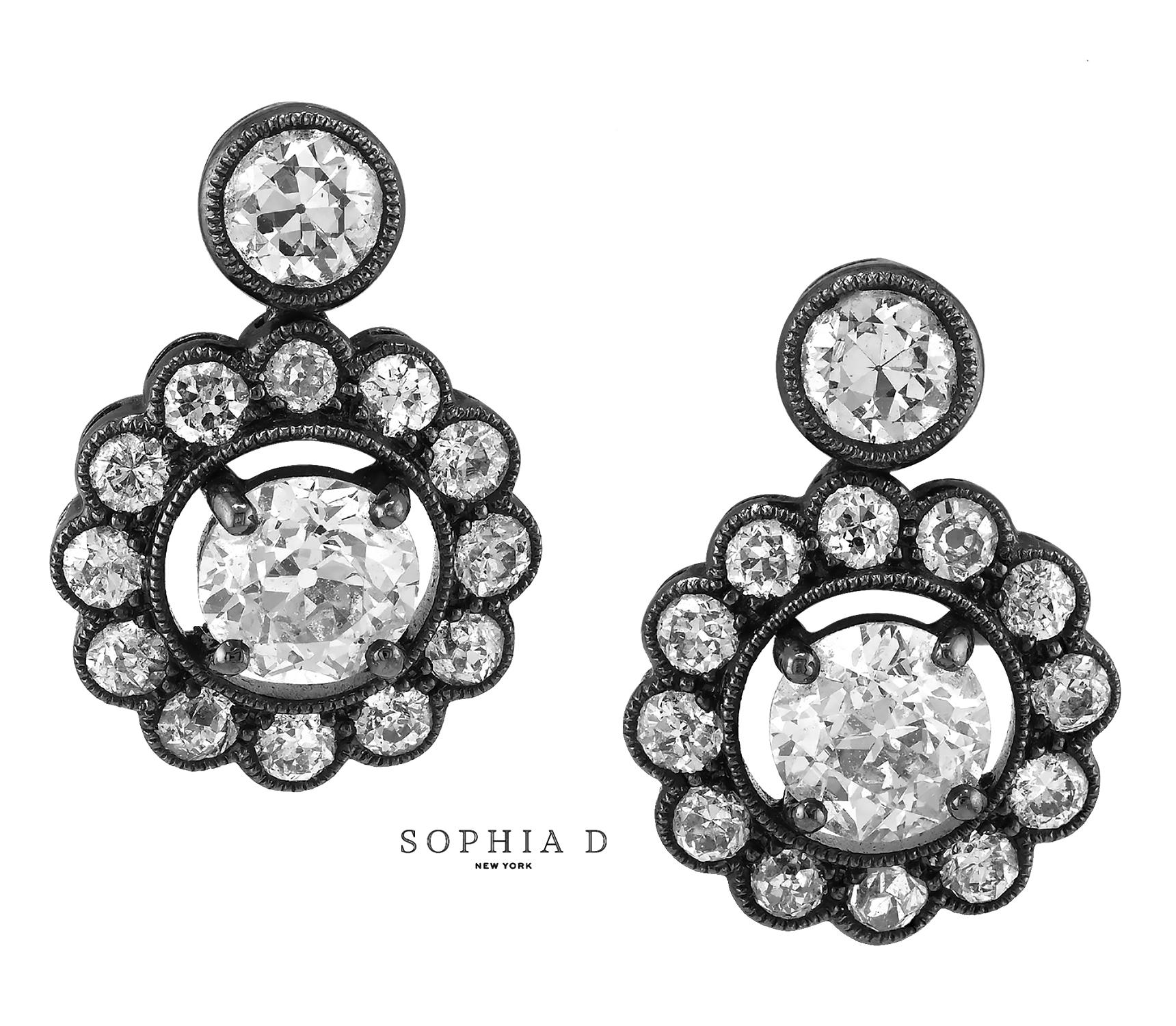These exquisite floral earrings feature a dazzling array of diamonds, capturing the essence of elegance. Each earring is adorned with a total of 2.04 carats of diamonds, including two top-round diamonds totaling 0.60 carats, and center diamonds of