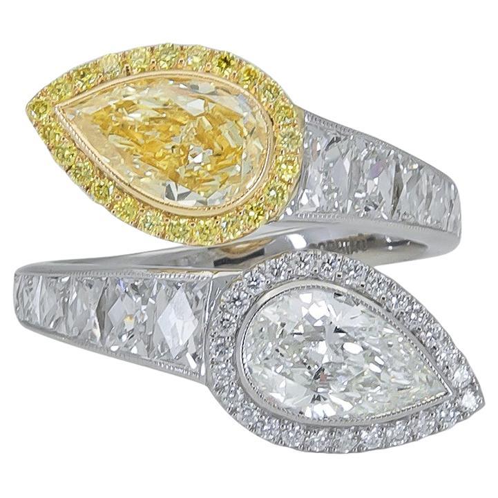 Bague Sophia D. en diamant jaune de 1,32 carat et diamant de 1,06 carat certifié GIA