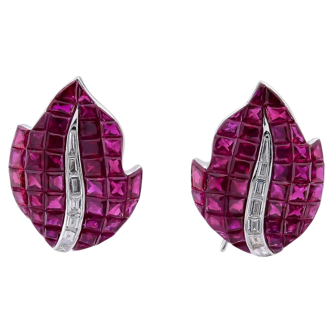 Sophia D Orecchini a foglia con rubino e diamanti incastonati invisibili in oro bianco 18 carati