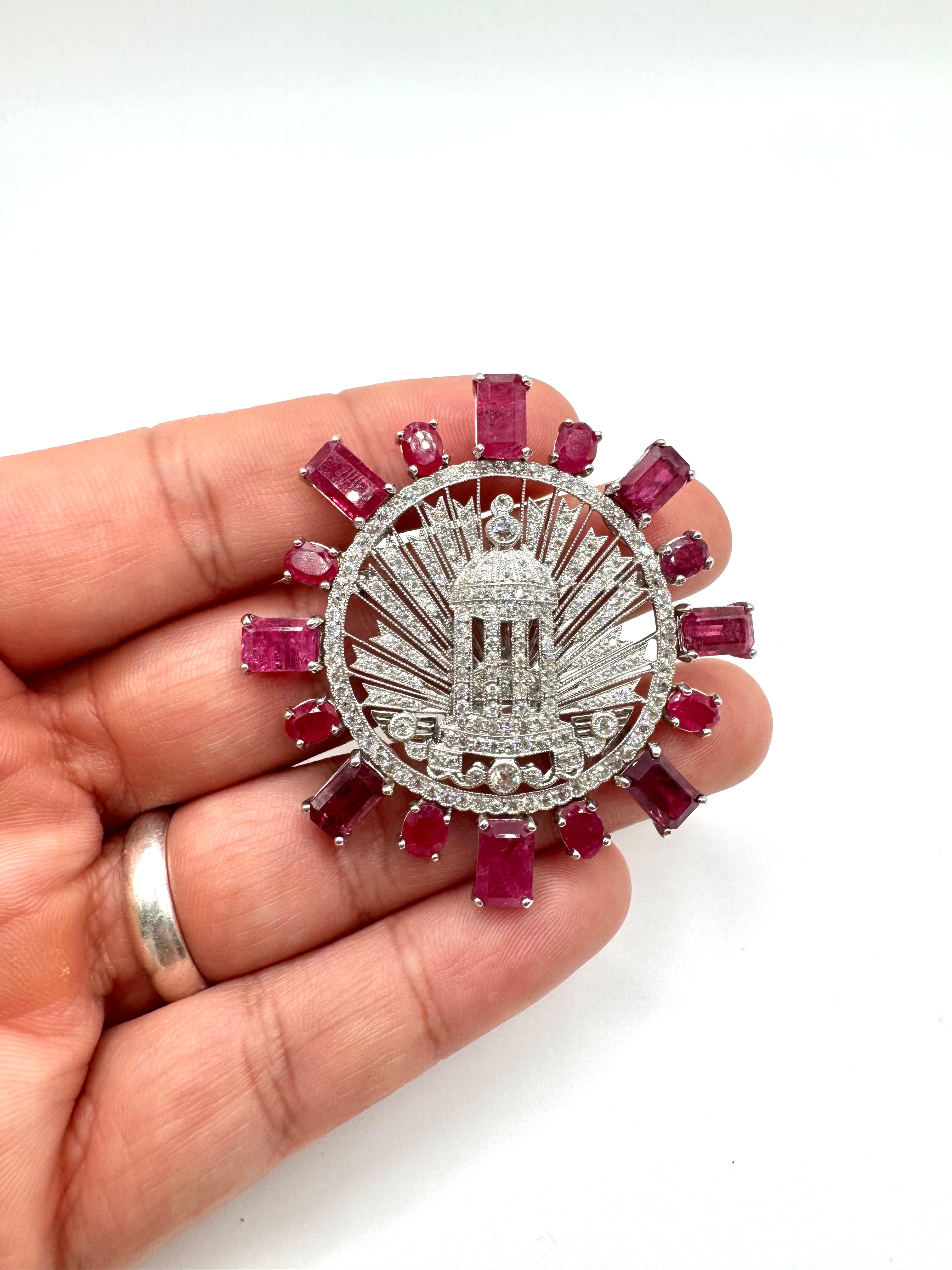 Broche Sophia D en platine, rubis et diamants Unisexe en vente