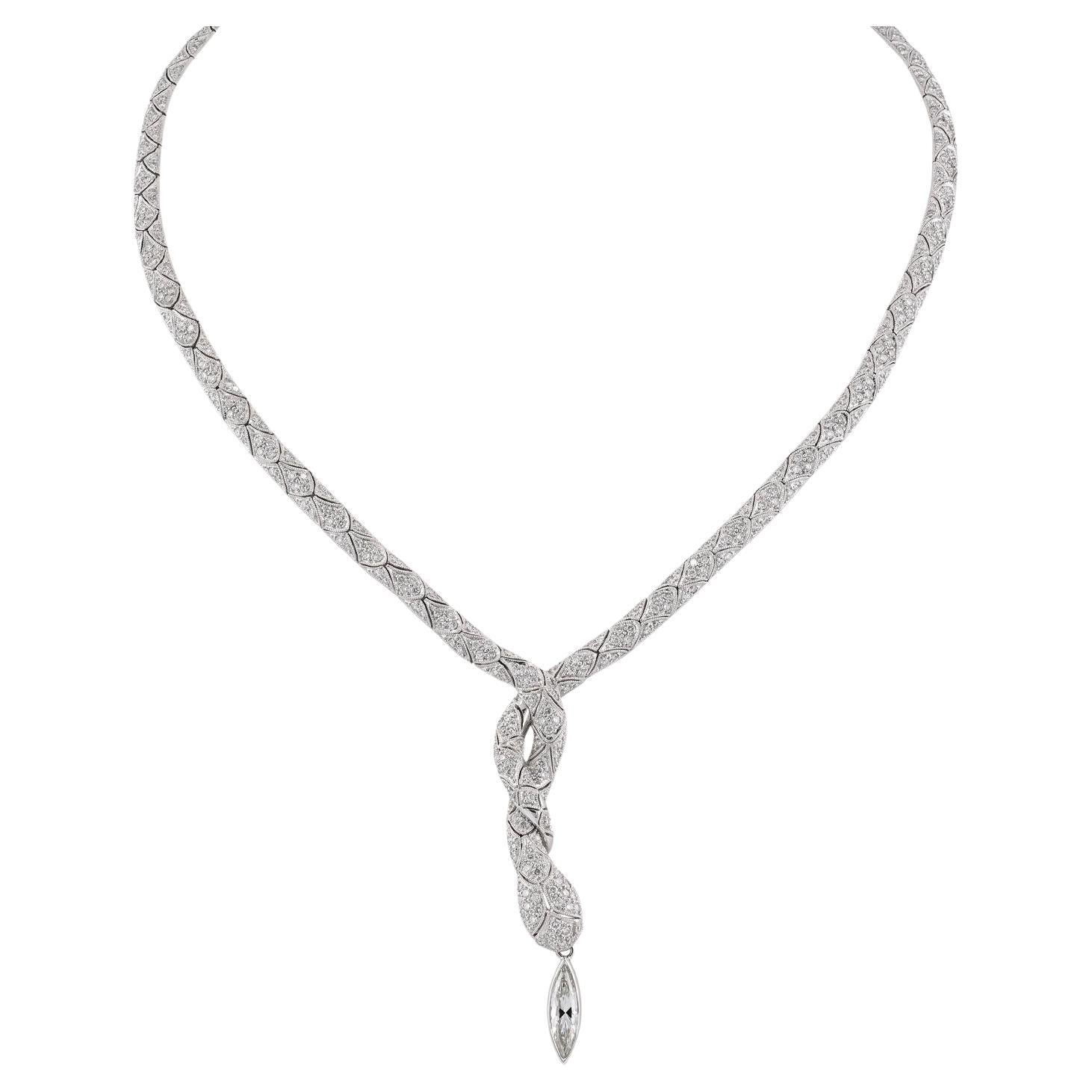 Collana con diamanti in platino Sophia D e goccia marquise con design a serpente in vendita