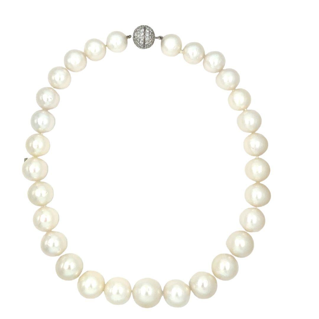 Sophia D Platinum South Sea Pearl Necklace with 4 carats Diamond Clasp  In Excellent Condition For Sale In beverly hills, CA