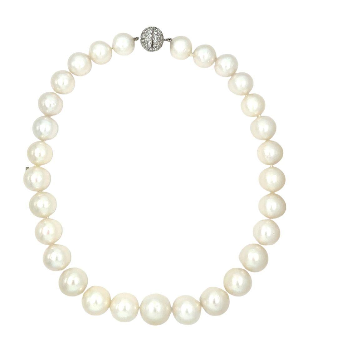 Sophia D Platinum South Sea Pearl Necklace with 4 carats Diamond Clasp Platinum In Excellent Condition For Sale In beverly hills, CA