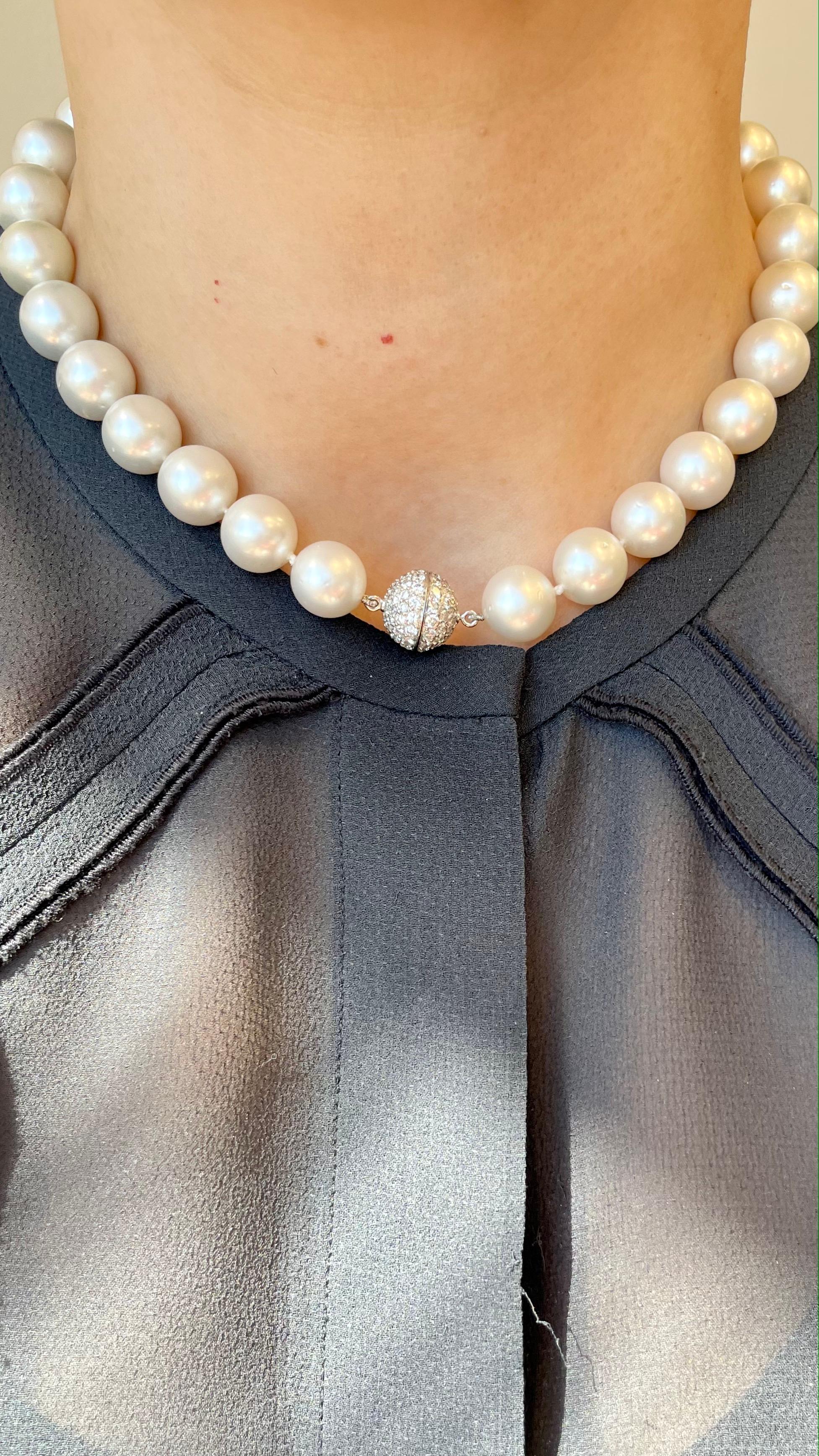 Sophia D Platinum South Sea Pearl Necklace with 4 carats Diamond Clasp  For Sale 3