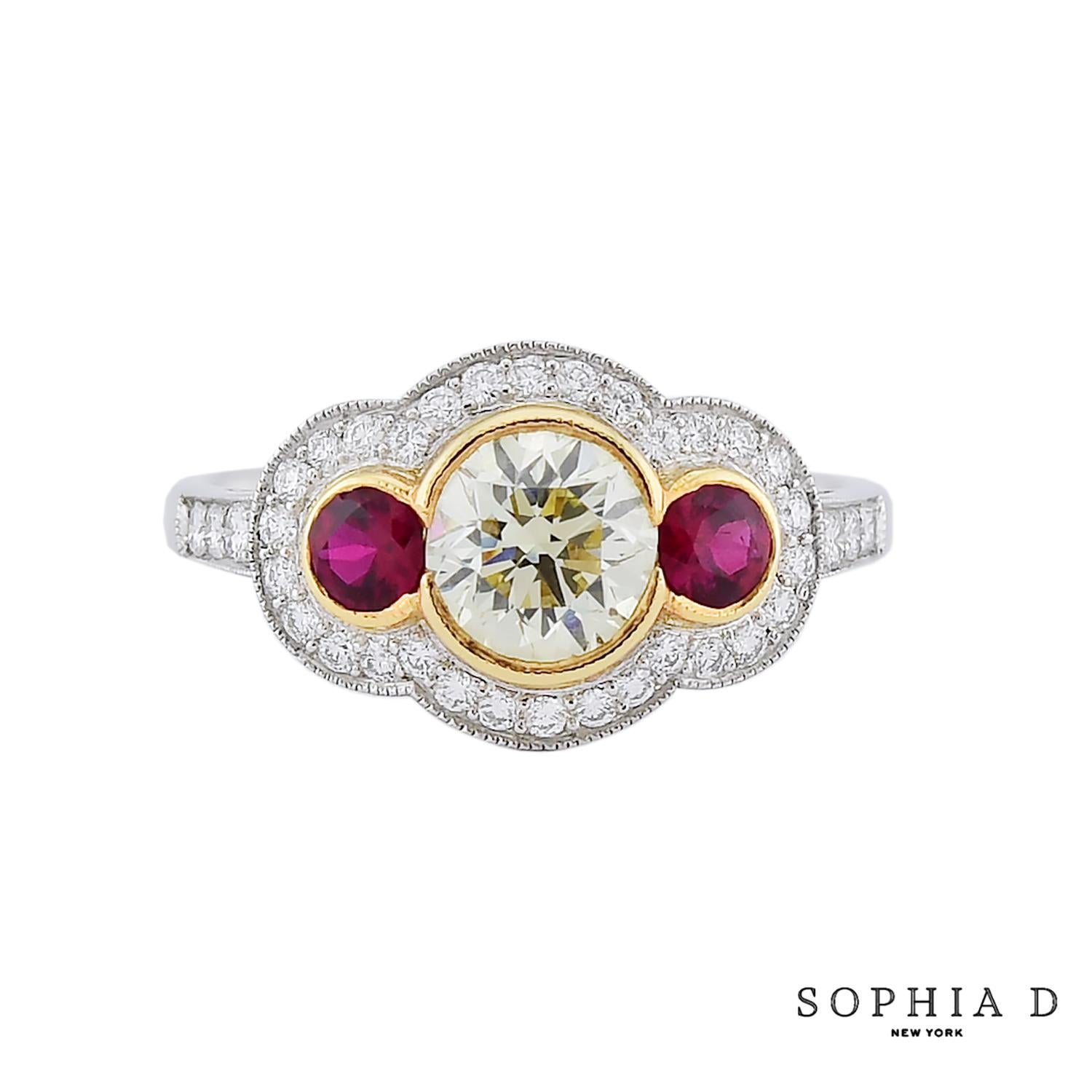 Taille ronde Bague Sophia D. à trois pierres, rubis et diamant jaune en vente
