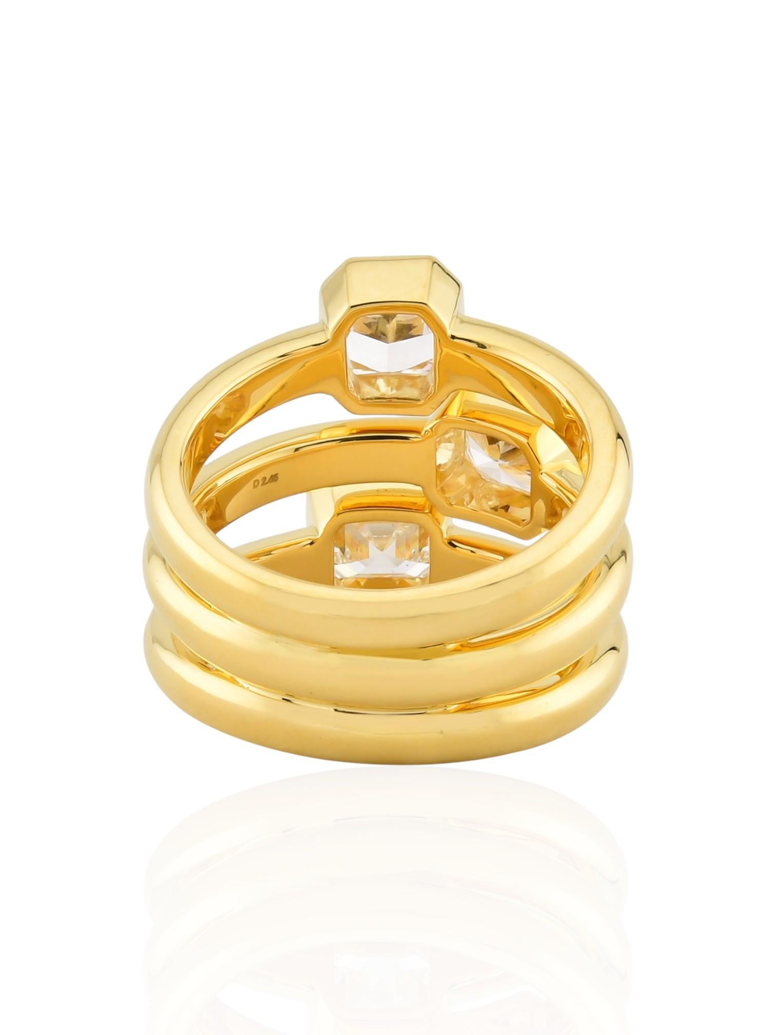 Taille Asscher Bague en or jaune 18K à trois pierres et diamants Sophia D en vente