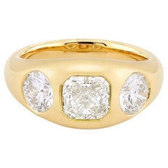 Sophia D Anillo de tres piedras en oro amarillo de 18 quilates