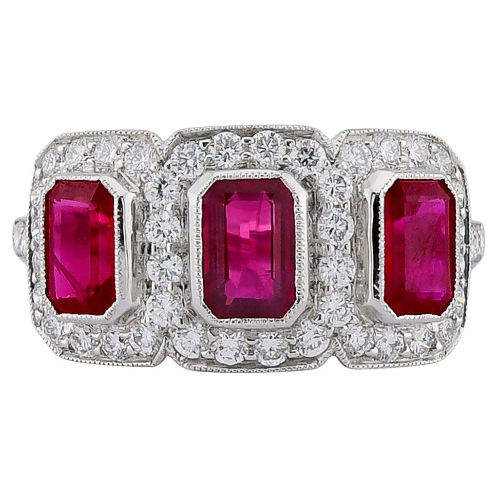 Sophia D. Anillo de rubí de tres piedras