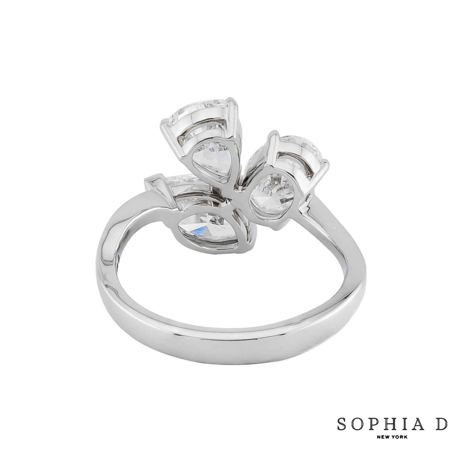 Taglio a goccia Sophia D. Toi et Moi Anello con tre pietre di diamante in vendita