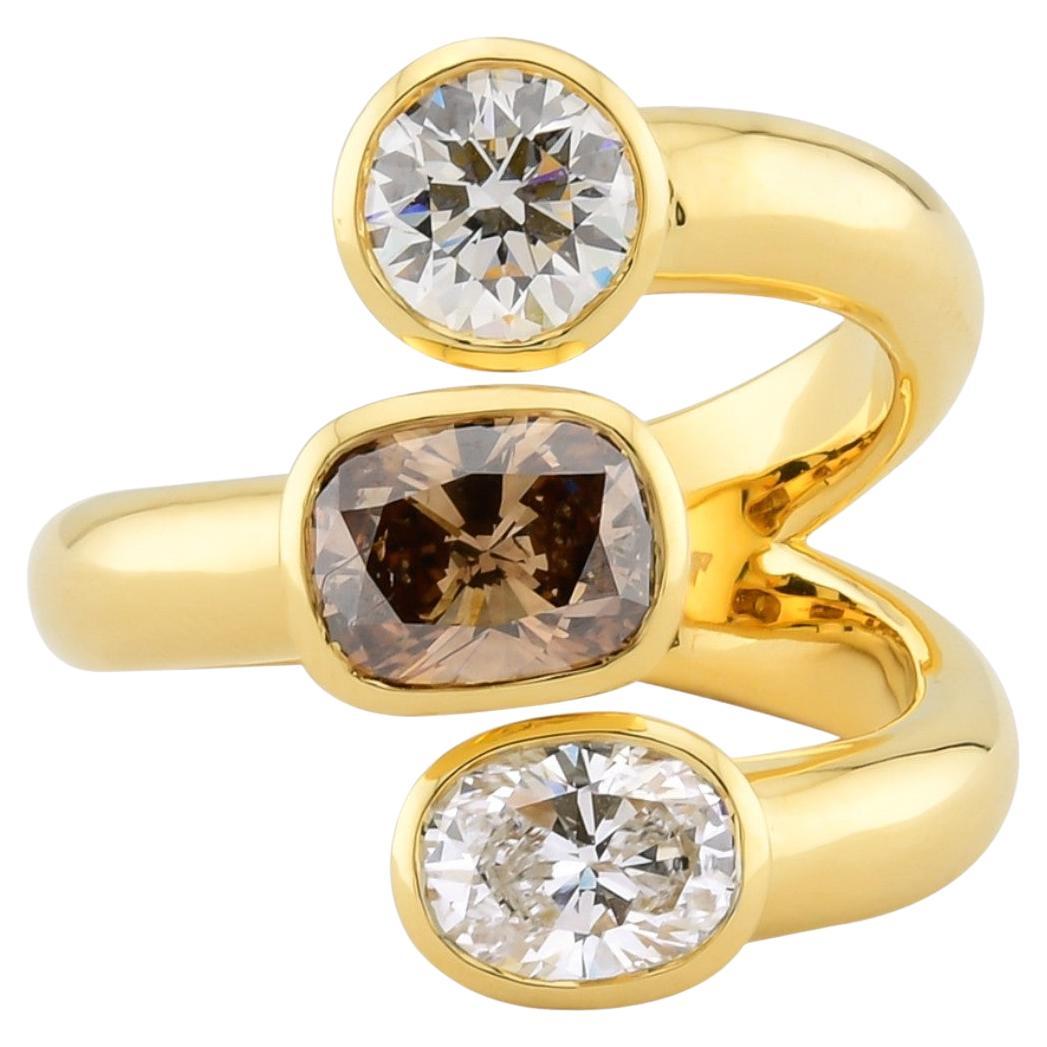 Bague en or jaune 18 carats de Sophia D Trio de diamants bruns et blancs