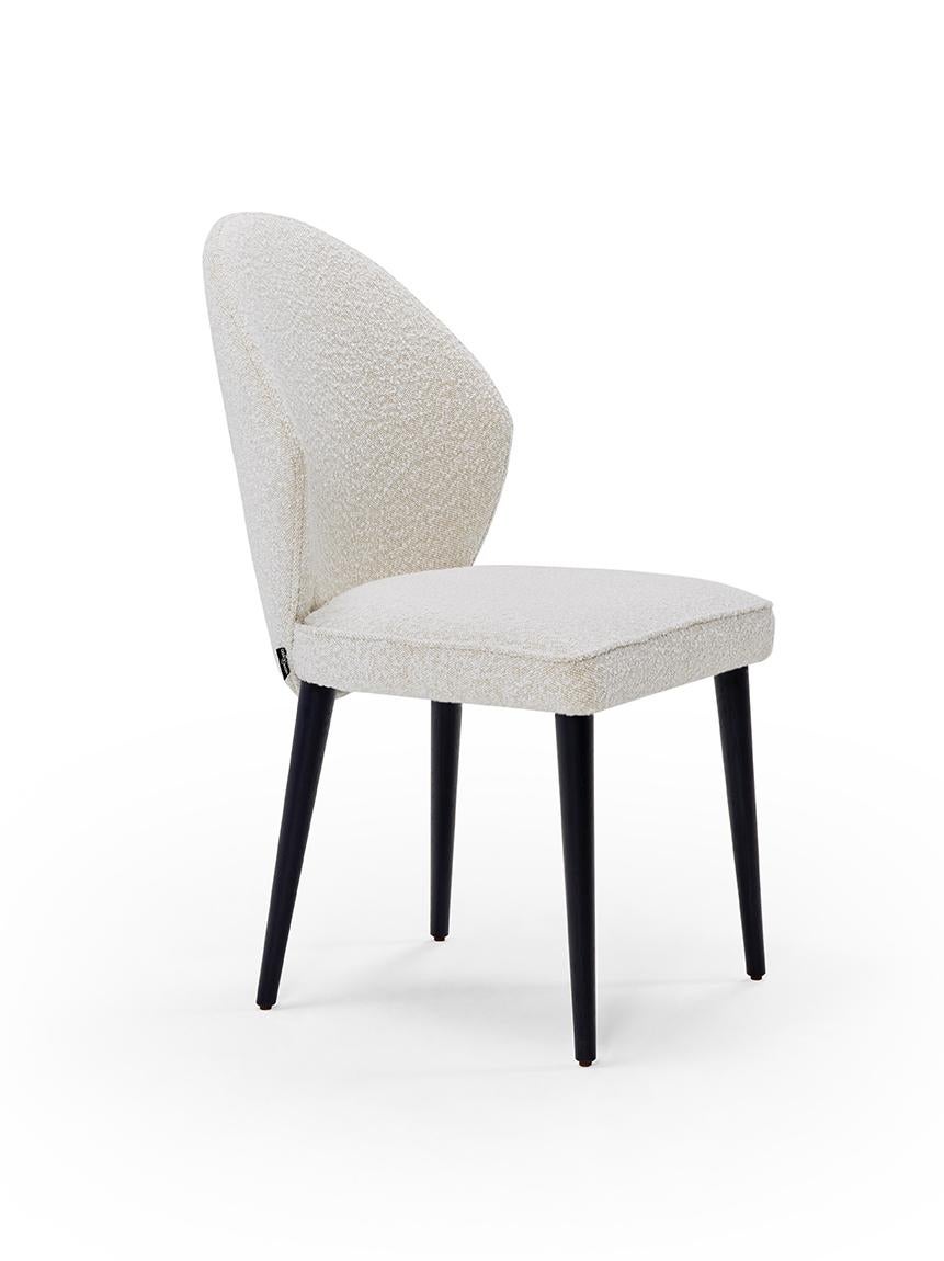 The SOPHIA II chair emerges from the modern evolution of the Sophia chair from Casa Magna. The simplicity of its lines does not compromise the elegance and refinement of this chair. Made with a solid wood structure, Sophia II can be upholstered in a