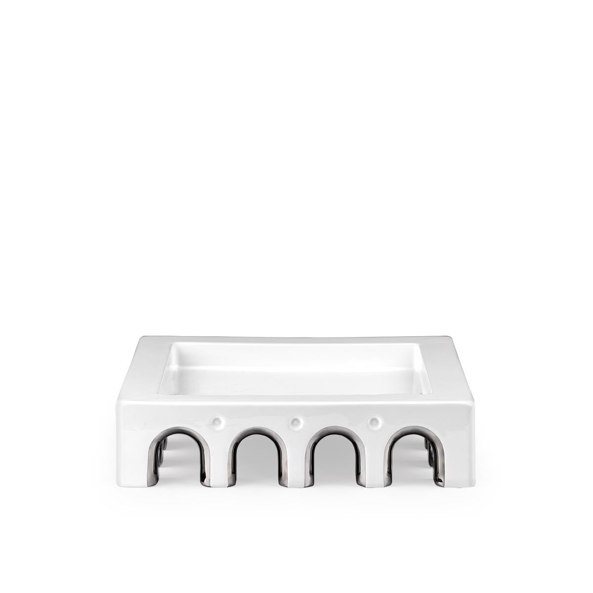 italien Sophia Grand centre de table artisanal en céramique blanche et détails en platine en vente