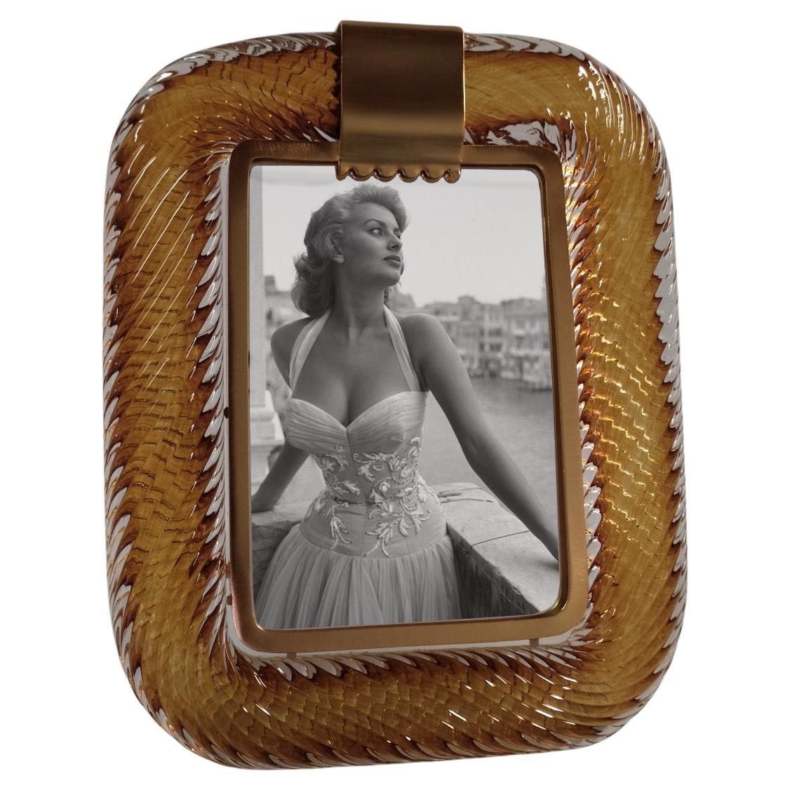Marco de fotos "Sophia Loren" Ámbar de cristal de Murano con marco de latón en venta